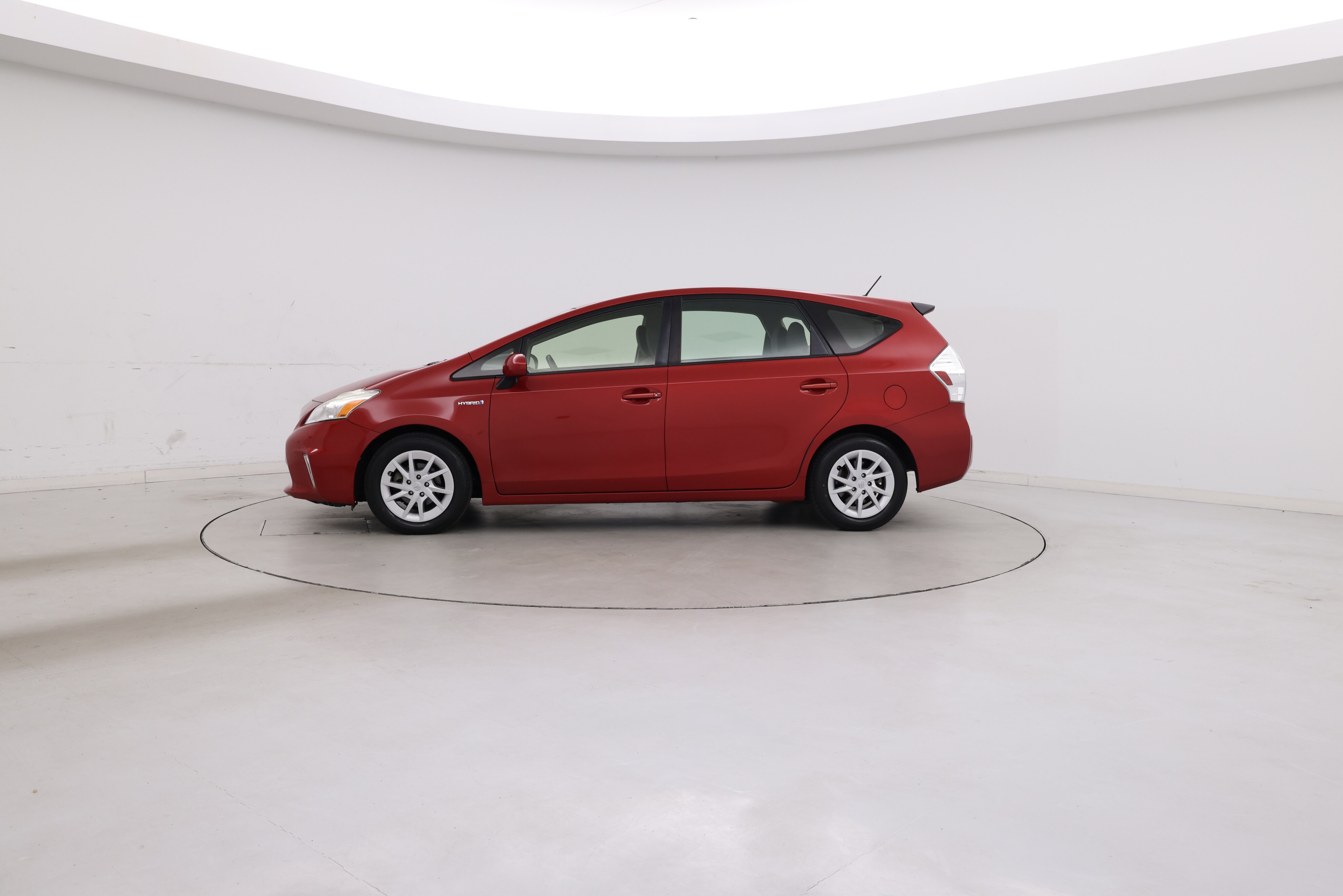 Thumbnail: 2014 Toyota Prius v - 3