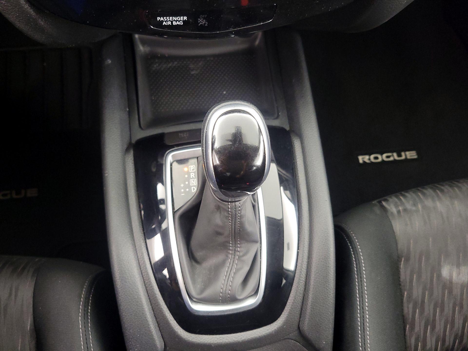 Thumbnail: 2020 Nissan Rogue - 17