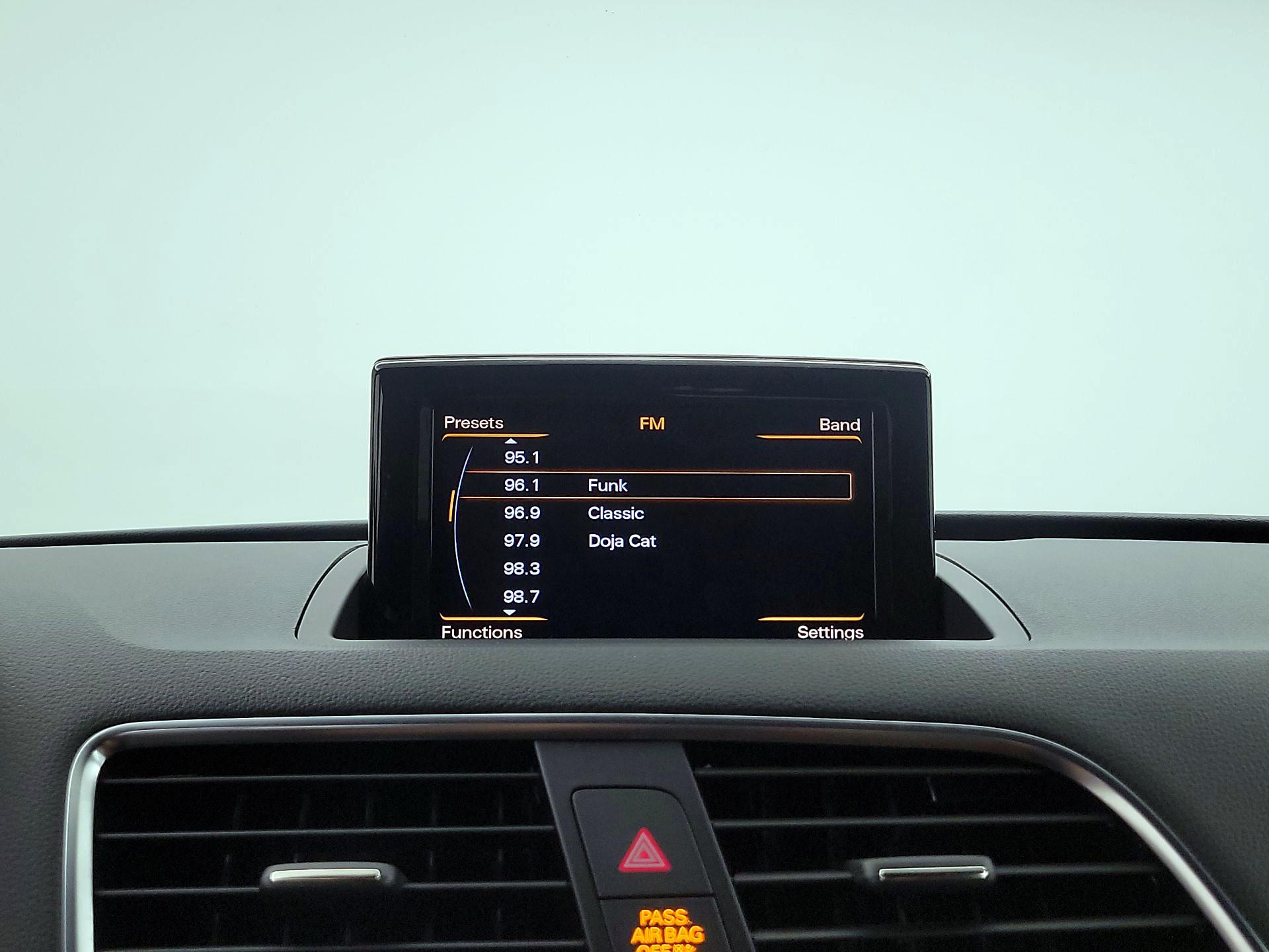 Thumbnail: 2016 Audi Q3 - 16