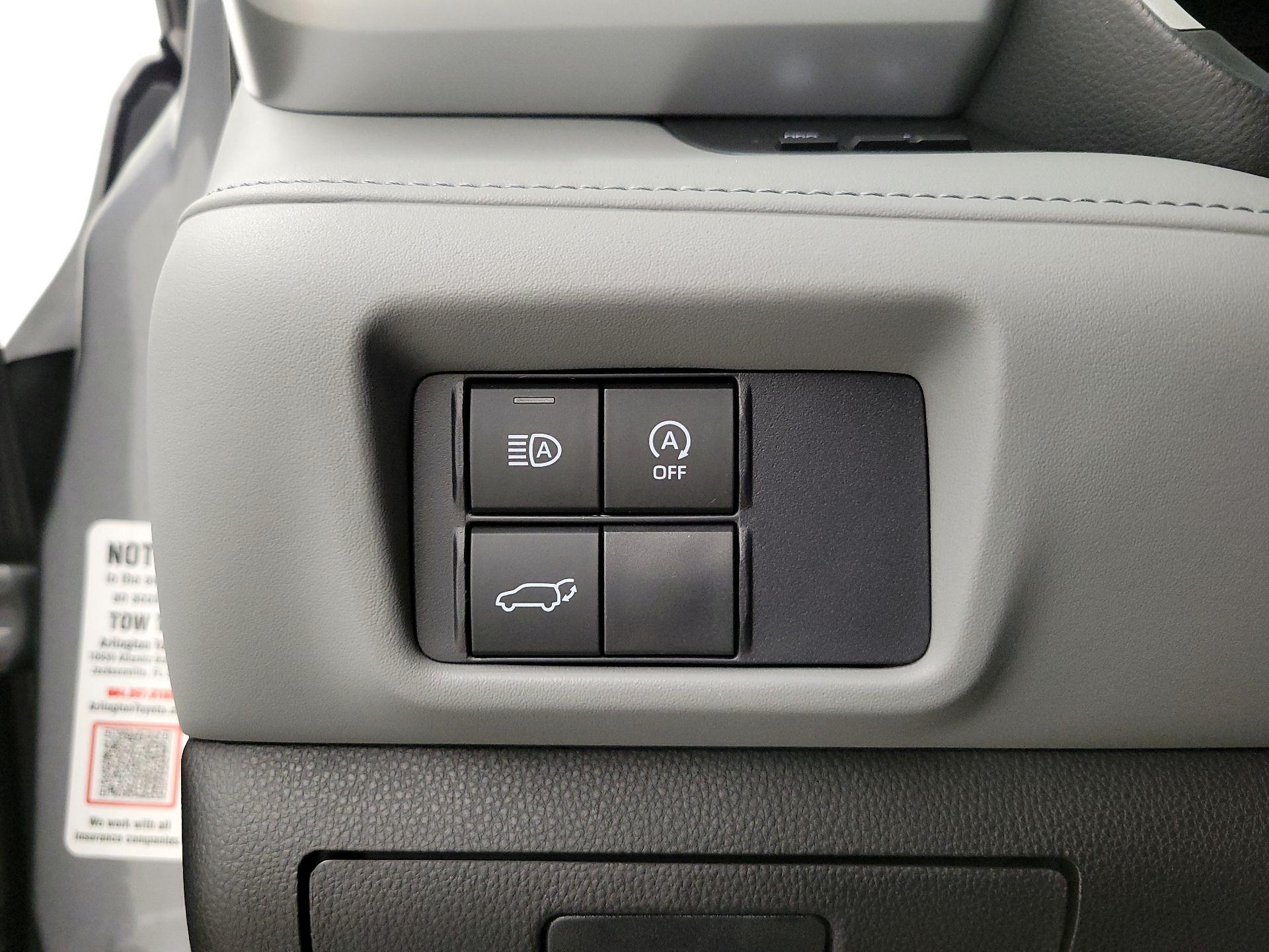 Thumbnail: 2025 Toyota Highlander - 13