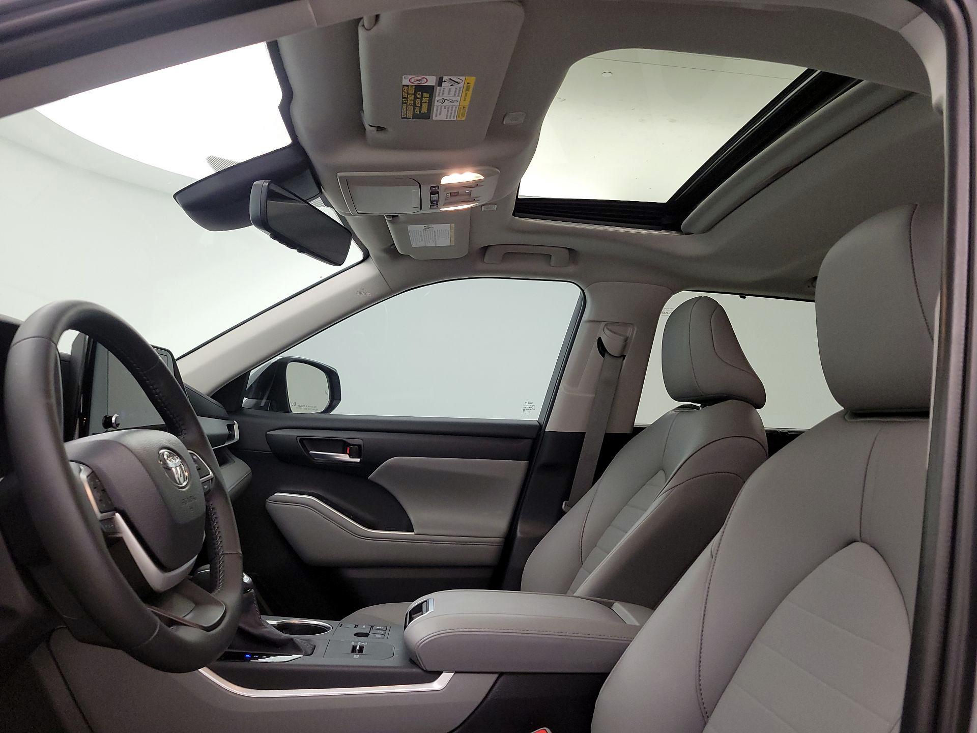 Thumbnail: 2025 Toyota Highlander - 19