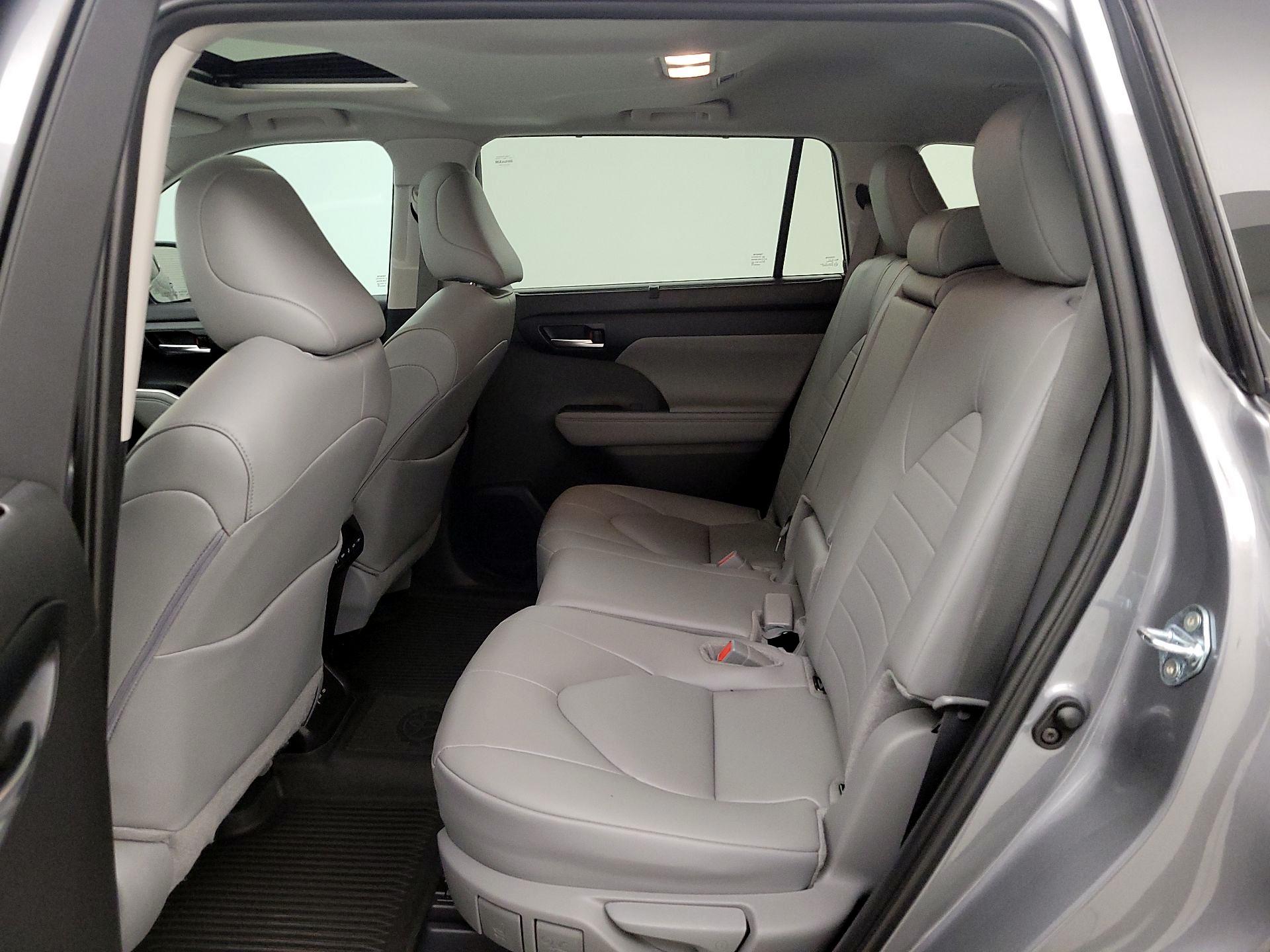 Thumbnail: 2025 Toyota Highlander - 20