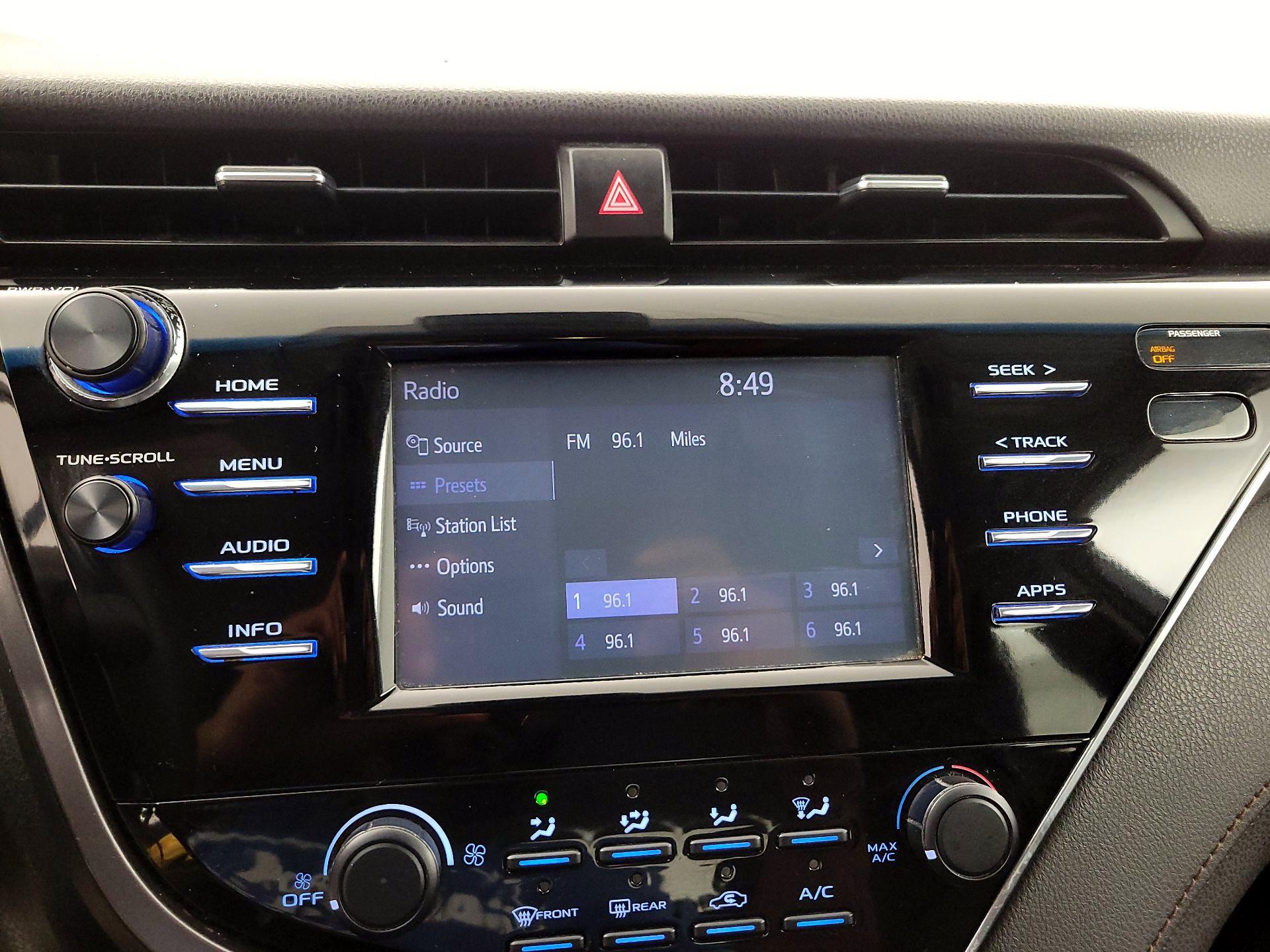 Thumbnail: 2018 Toyota Camry - 15