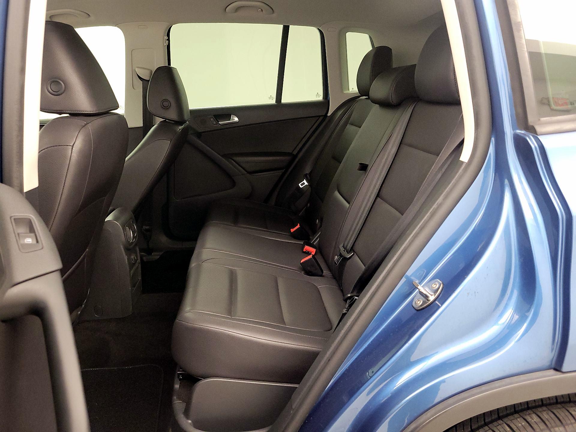 Thumbnail: 2017 Volkswagen Tiguan - 19