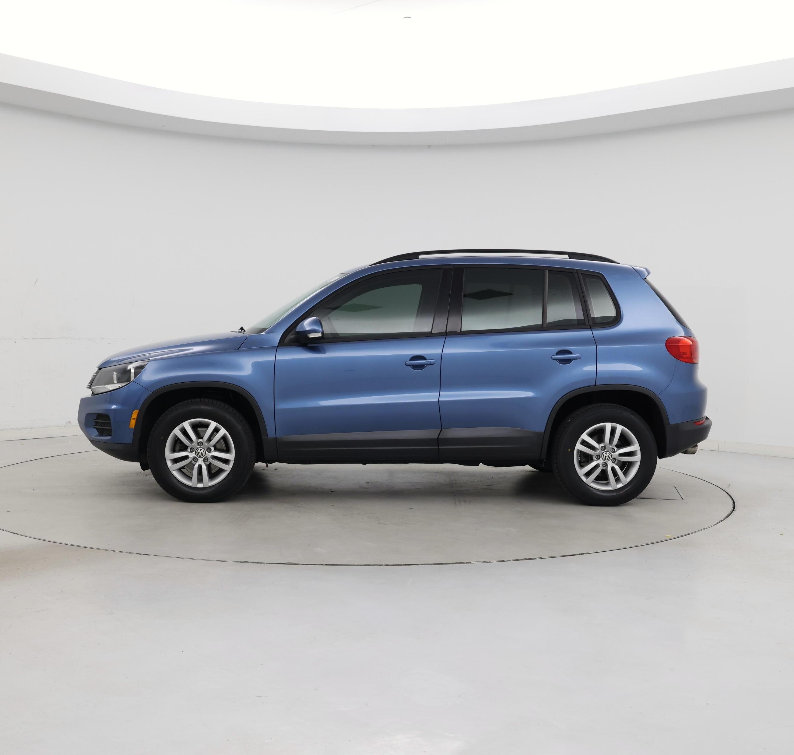 Thumbnail: 2017 Volkswagen Tiguan - 3