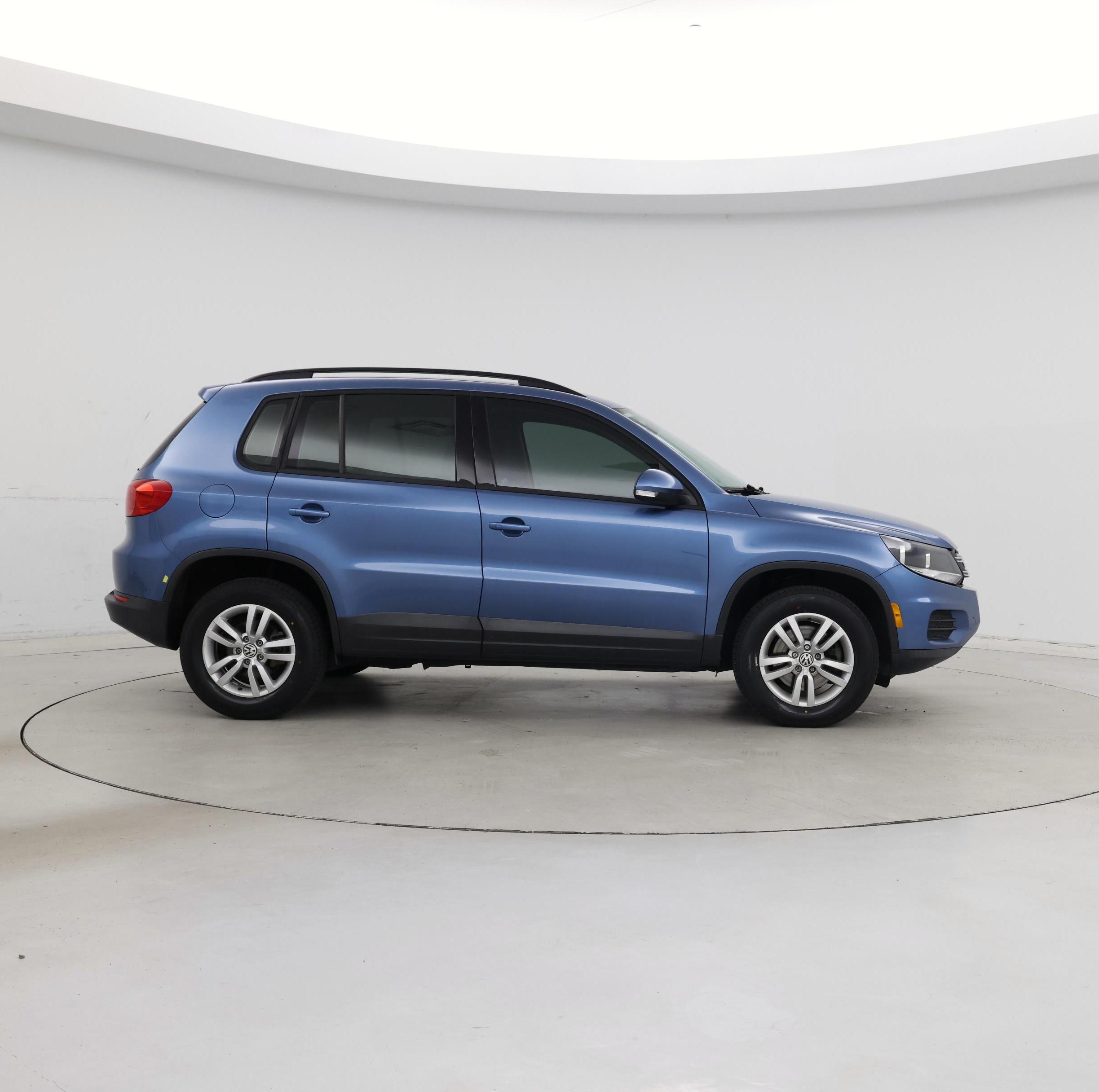 Thumbnail: 2017 Volkswagen Tiguan - 7