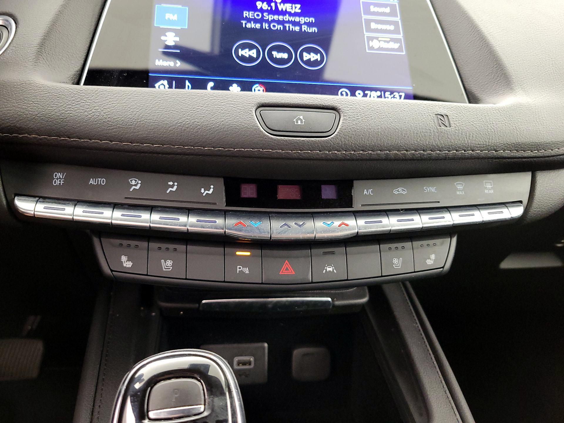Thumbnail: 2020 Cadillac XT4 - 16