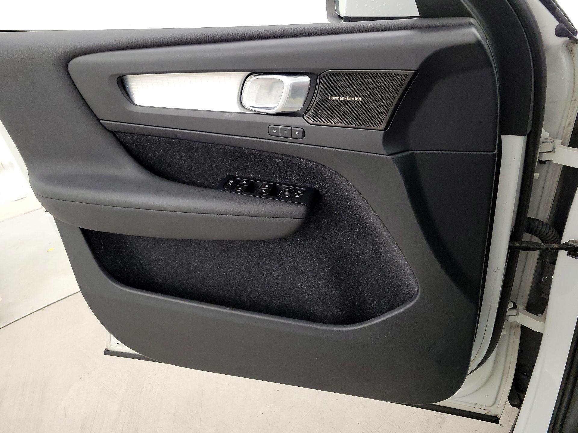 Thumbnail: 2019 Volvo XC40 - 12