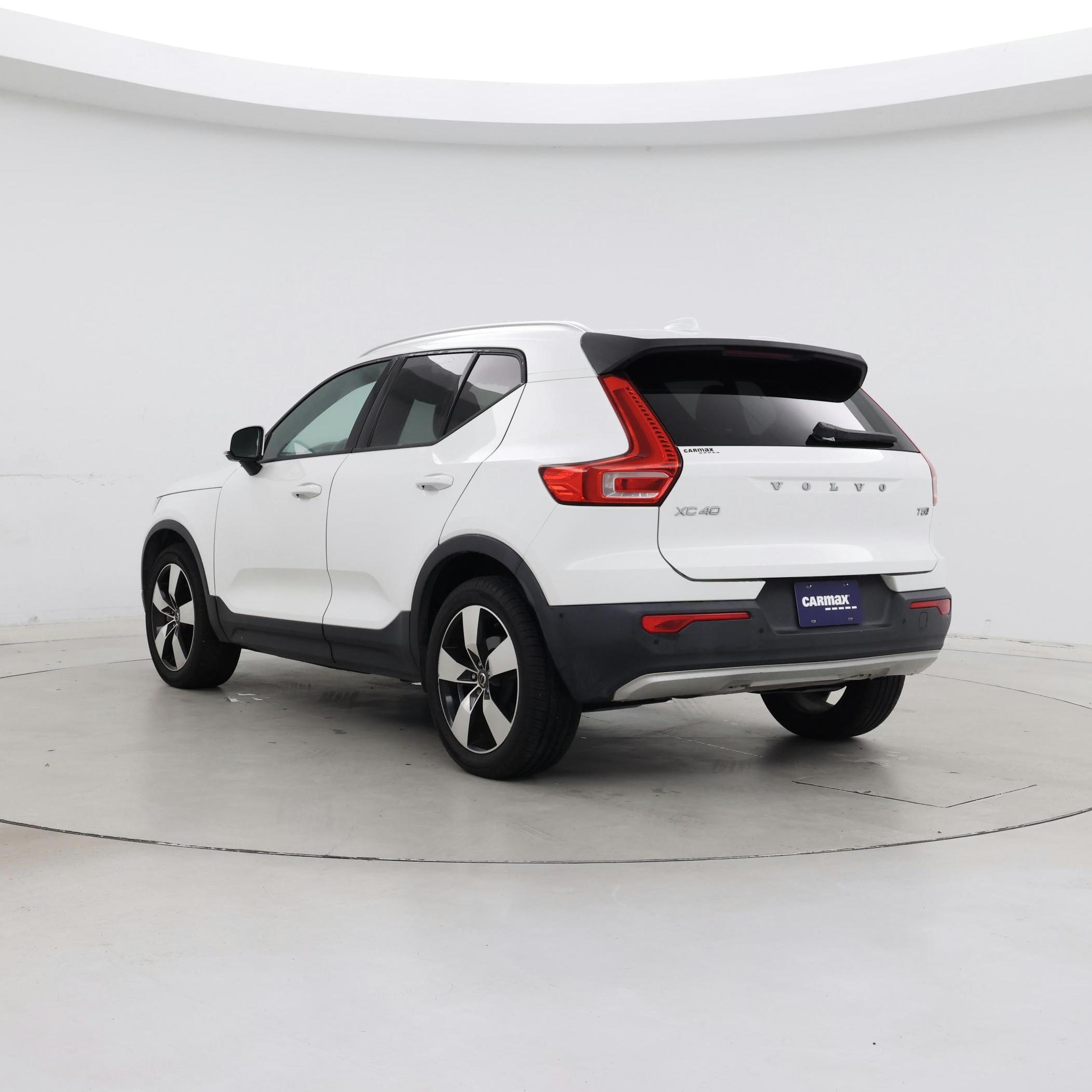 Thumbnail: 2019 Volvo XC40 - 2