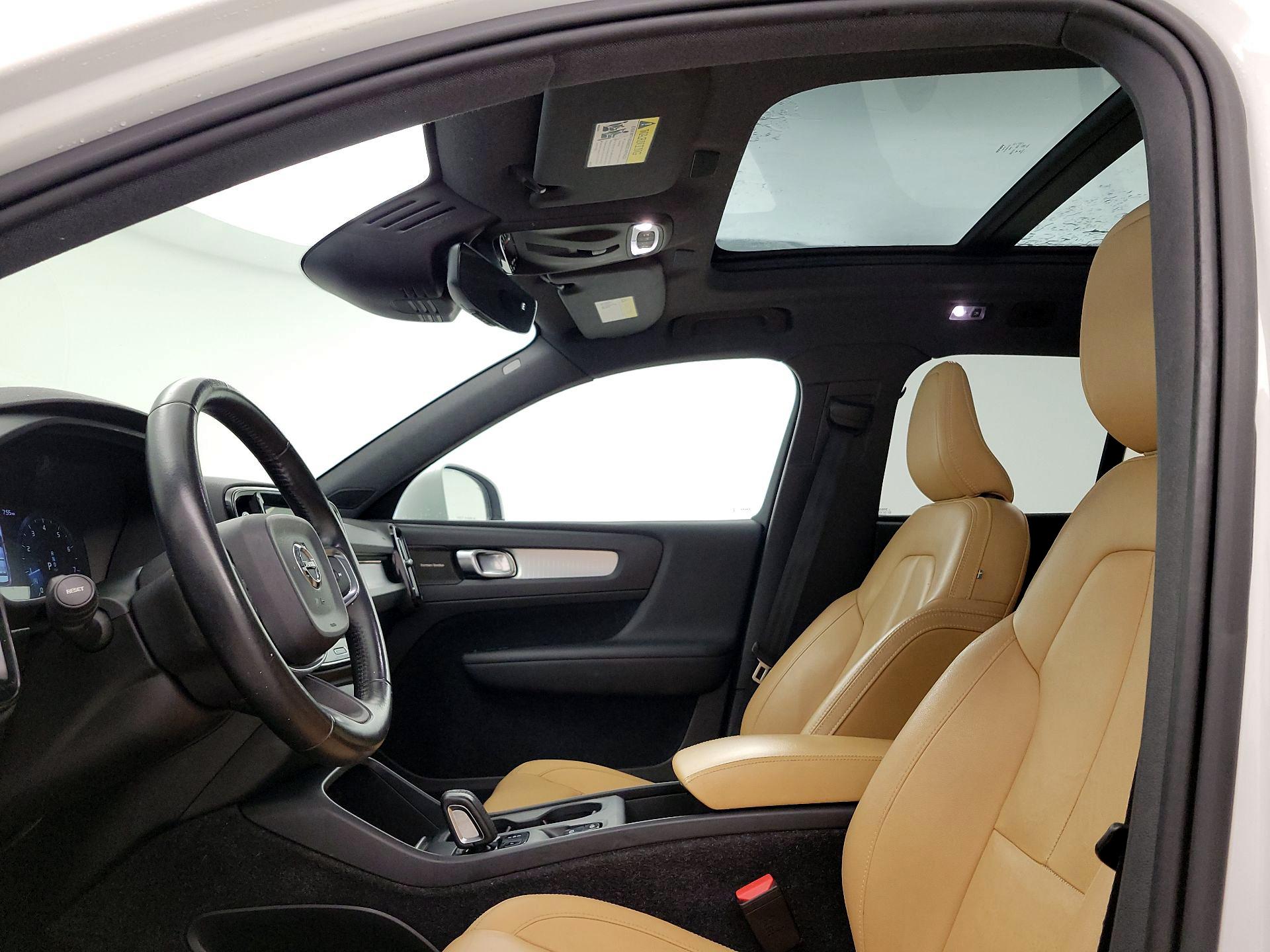 Thumbnail: 2019 Volvo XC40 - 19
