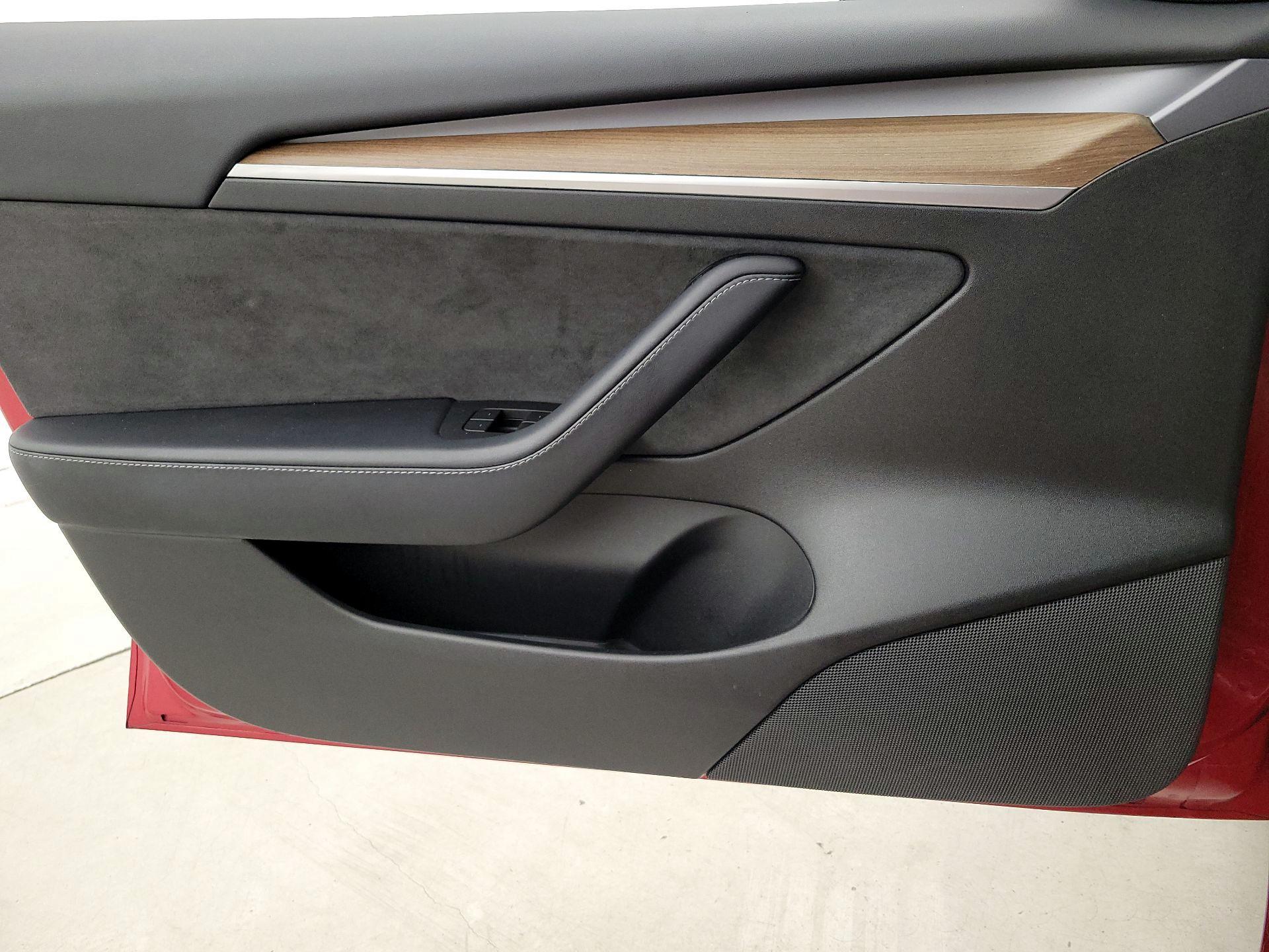 Thumbnail: 2022 Tesla Model 3 - 12