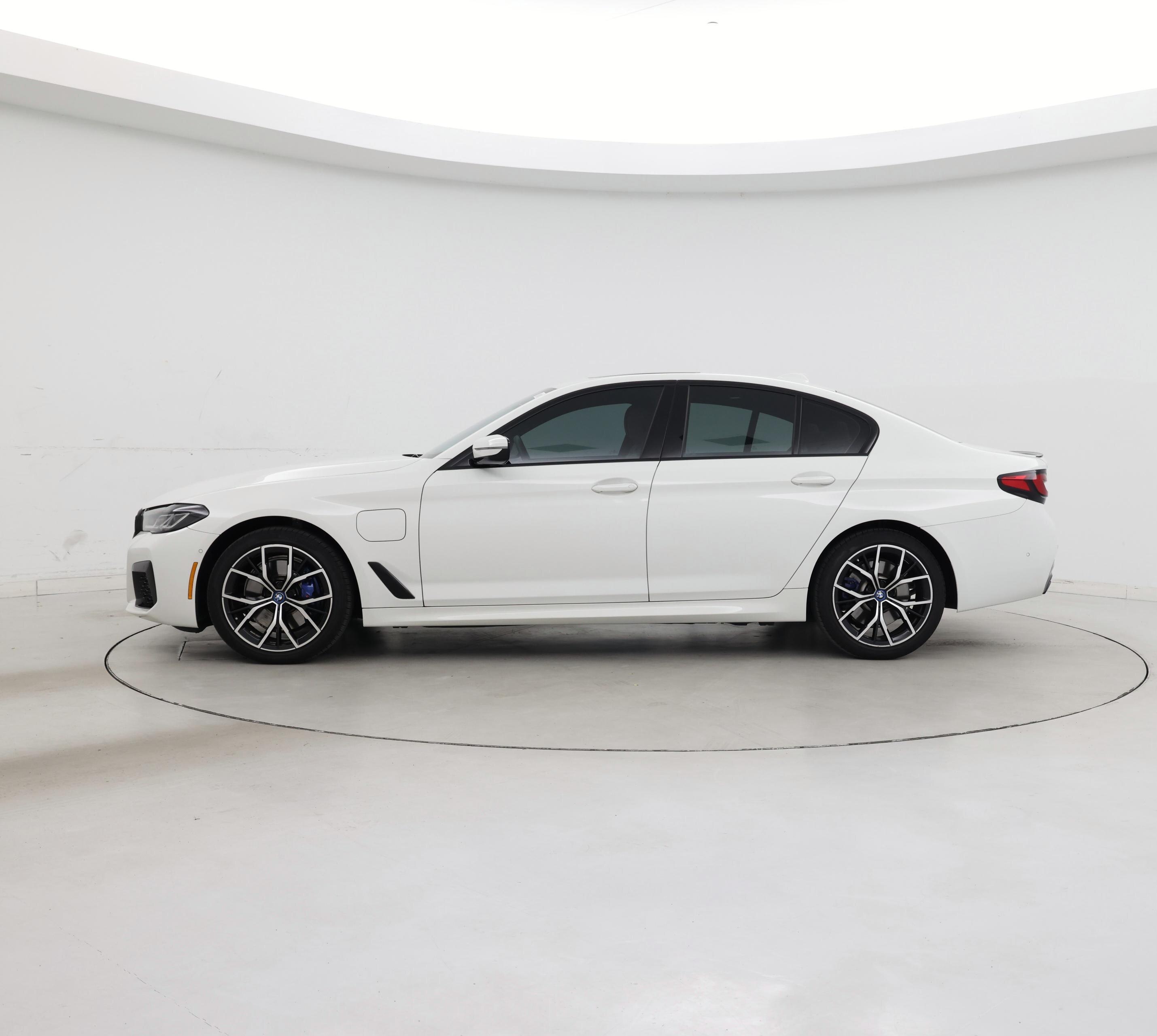 Thumbnail: 2023 BMW 5 Series - 3