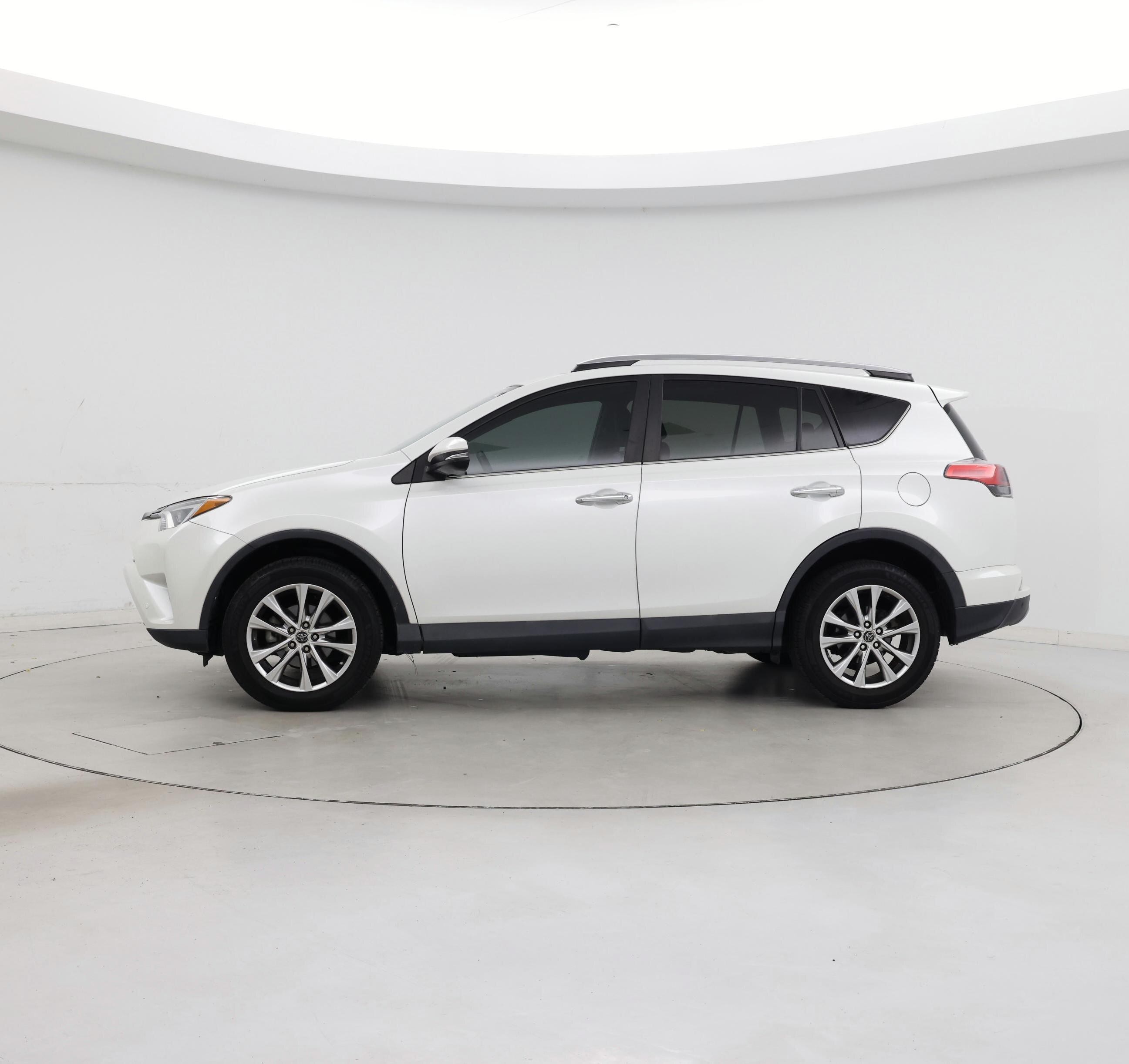 Thumbnail: 2017 Toyota RAV4 - 3