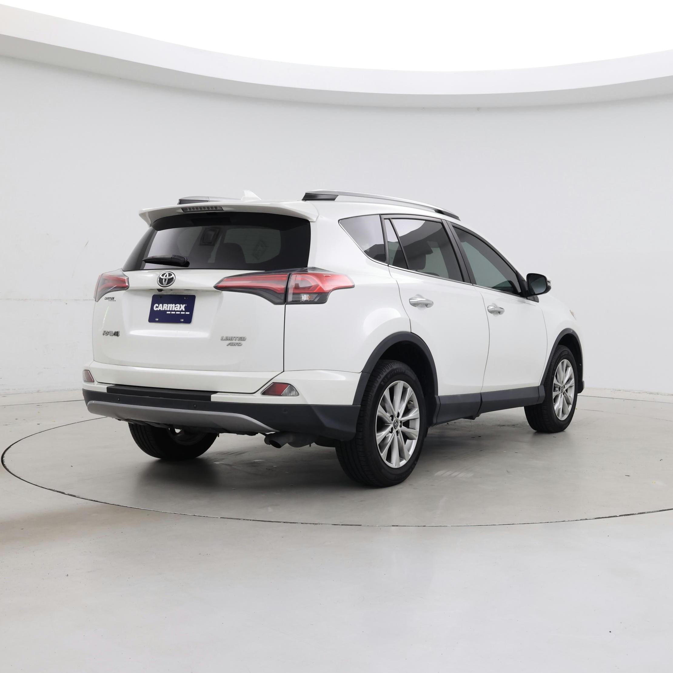 Thumbnail: 2017 Toyota RAV4 - 8