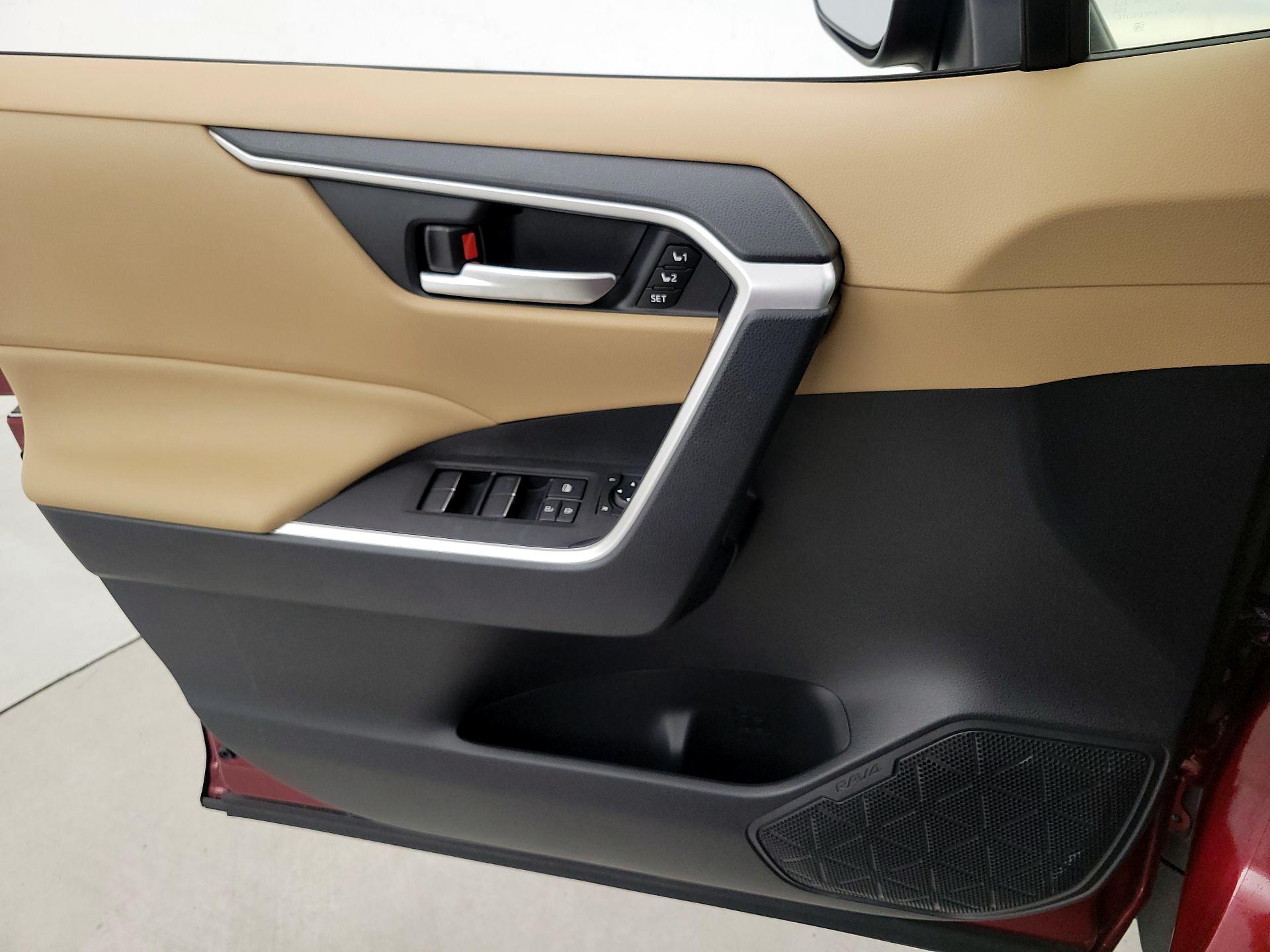Thumbnail: 2019 Toyota RAV4 - 12