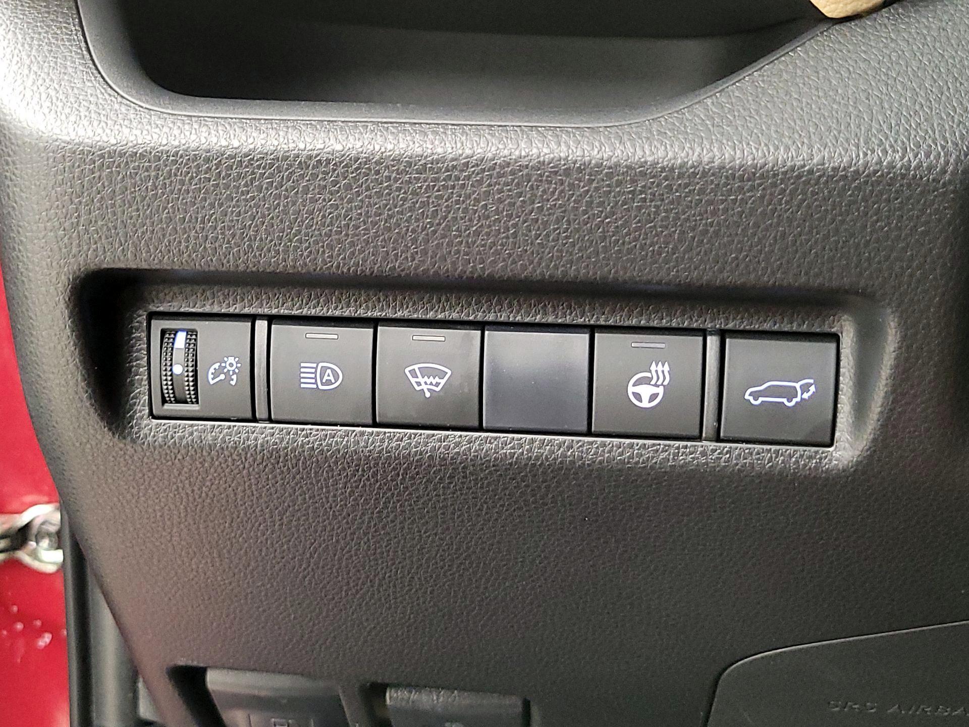 Thumbnail: 2019 Toyota RAV4 - 13