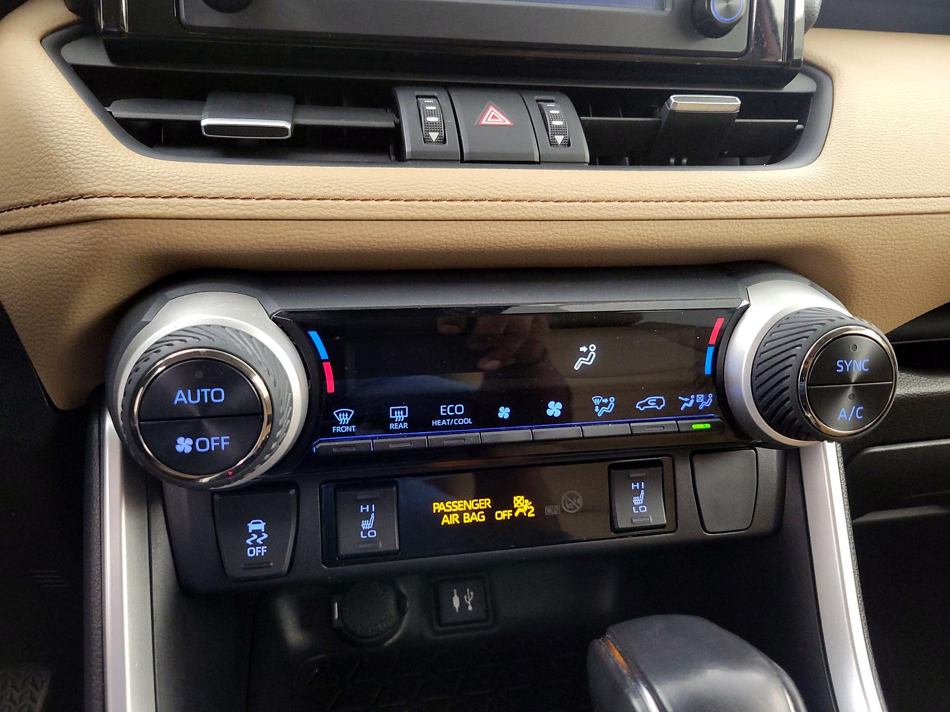 Thumbnail: 2019 Toyota RAV4 - 16