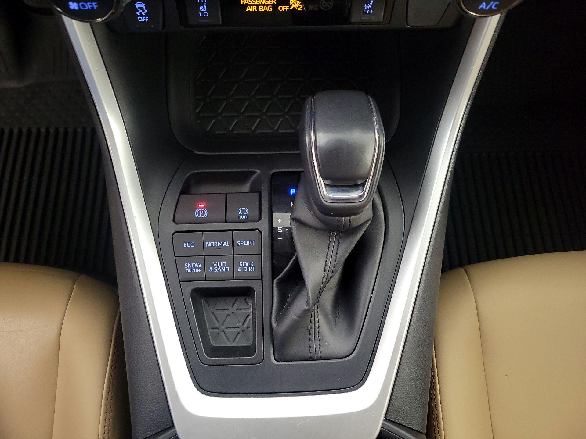Thumbnail: 2019 Toyota RAV4 - 17