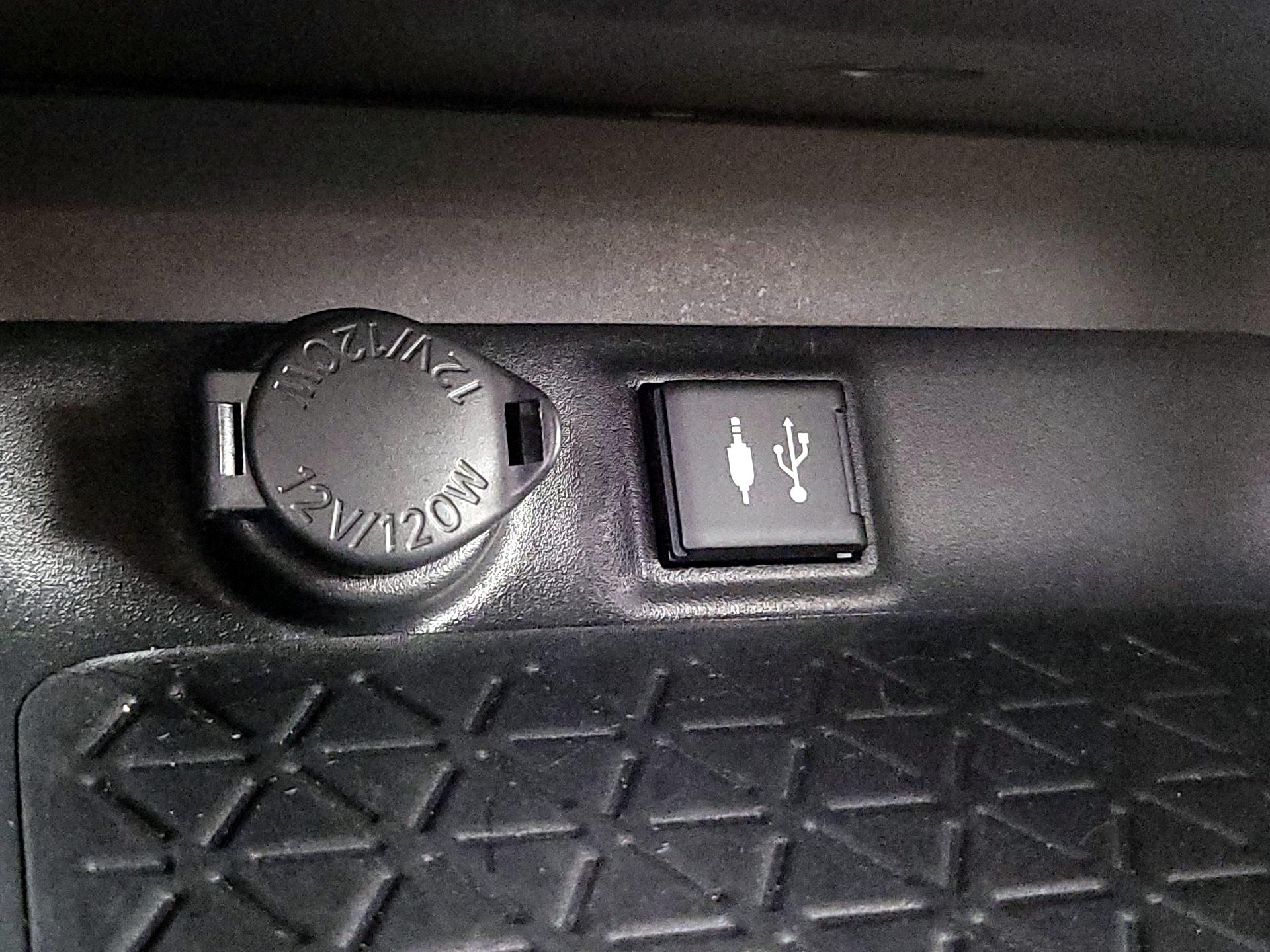 Thumbnail: 2019 Toyota RAV4 - 18