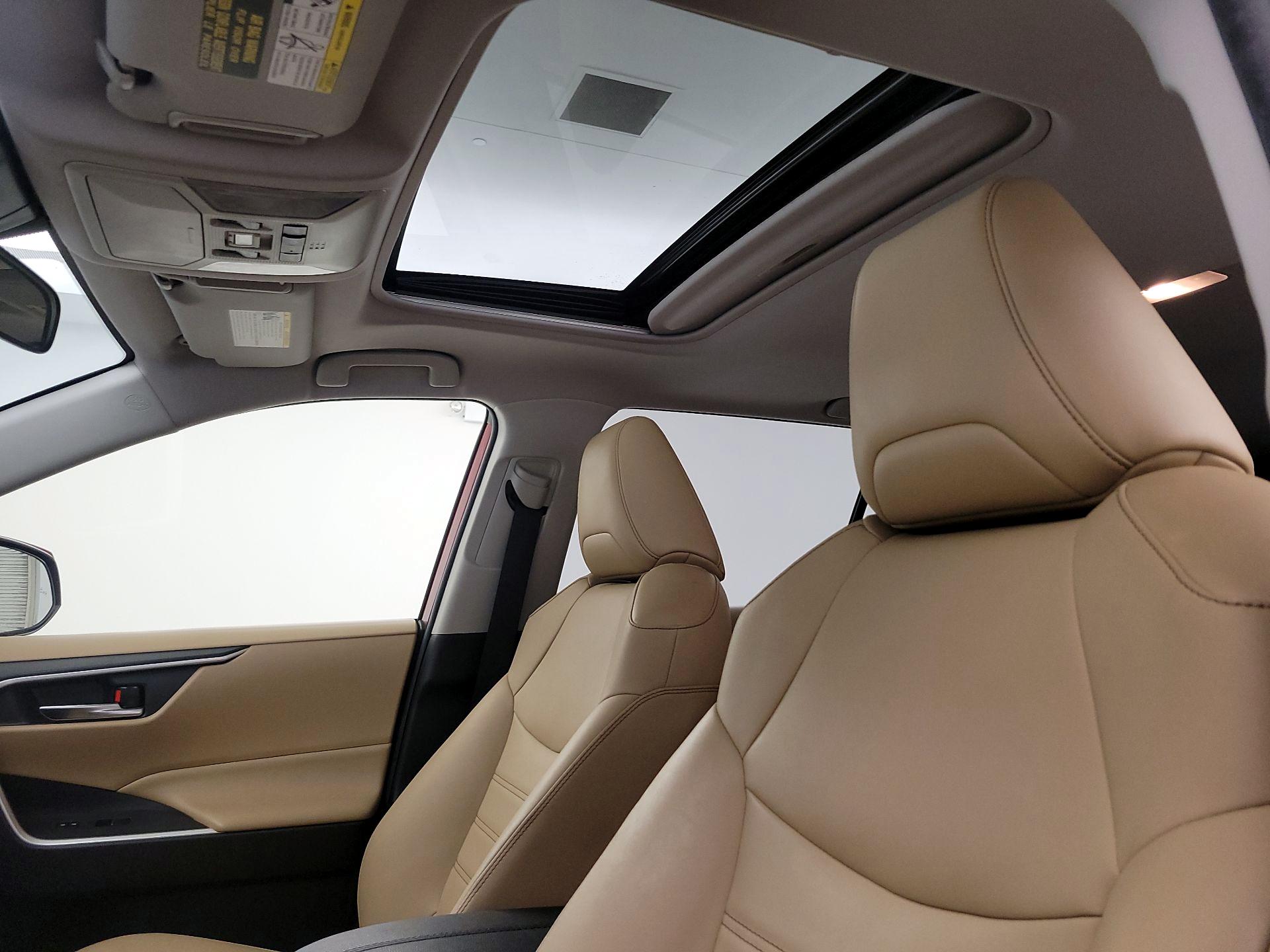 Thumbnail: 2019 Toyota RAV4 - 19