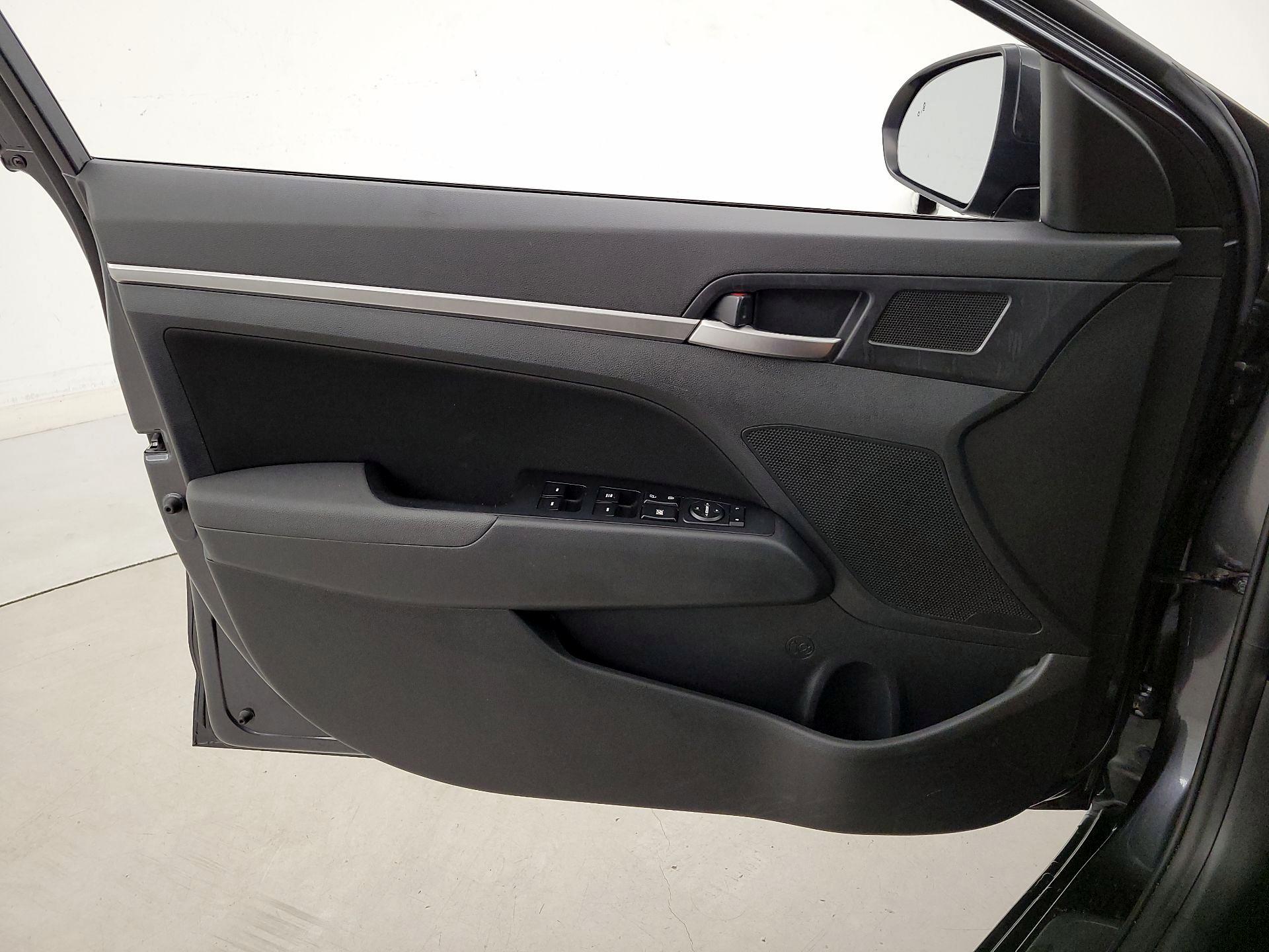 Thumbnail: 2020 Hyundai Elantra - 12