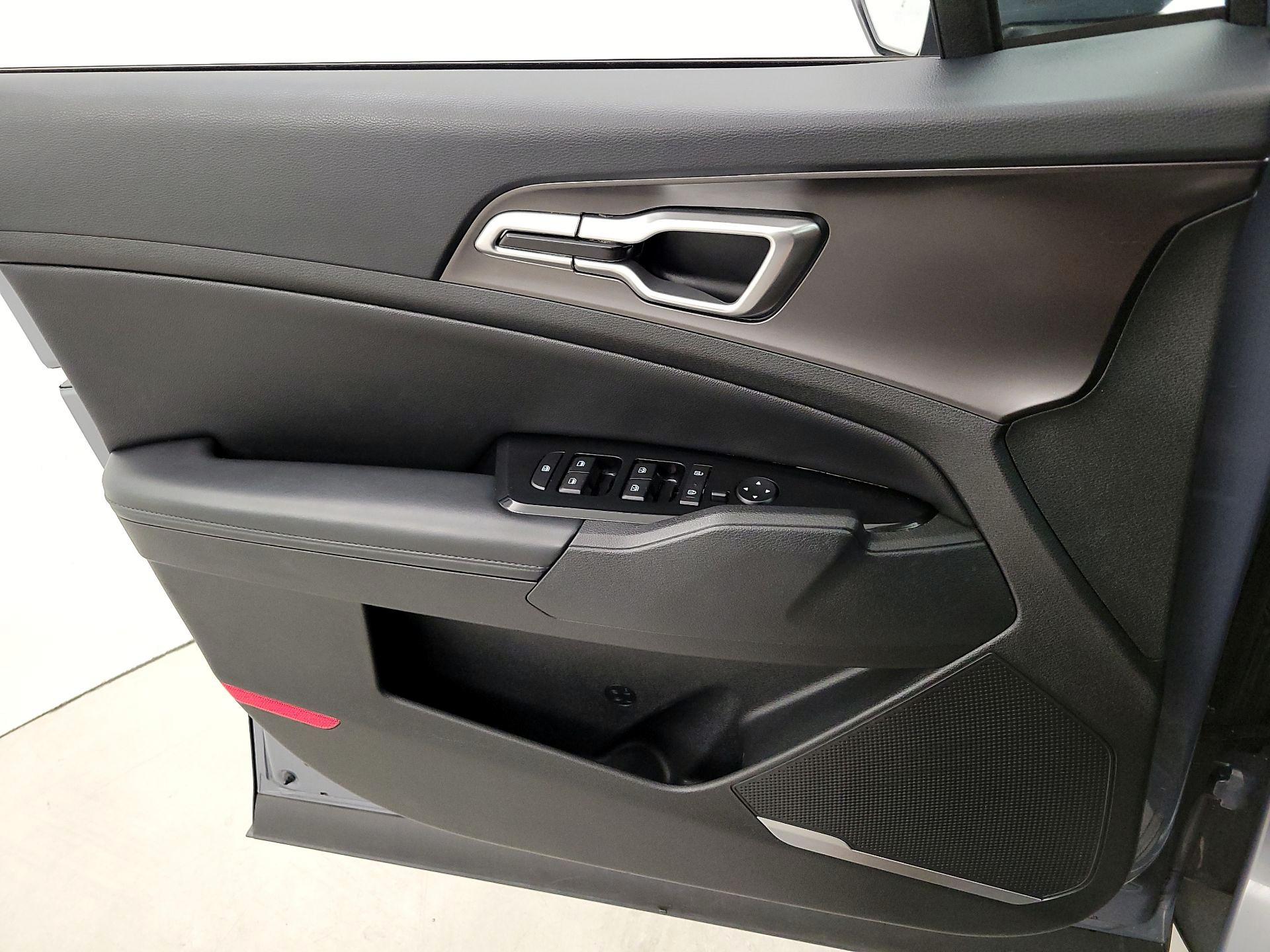 Thumbnail: 2023 Kia Sportage - 12