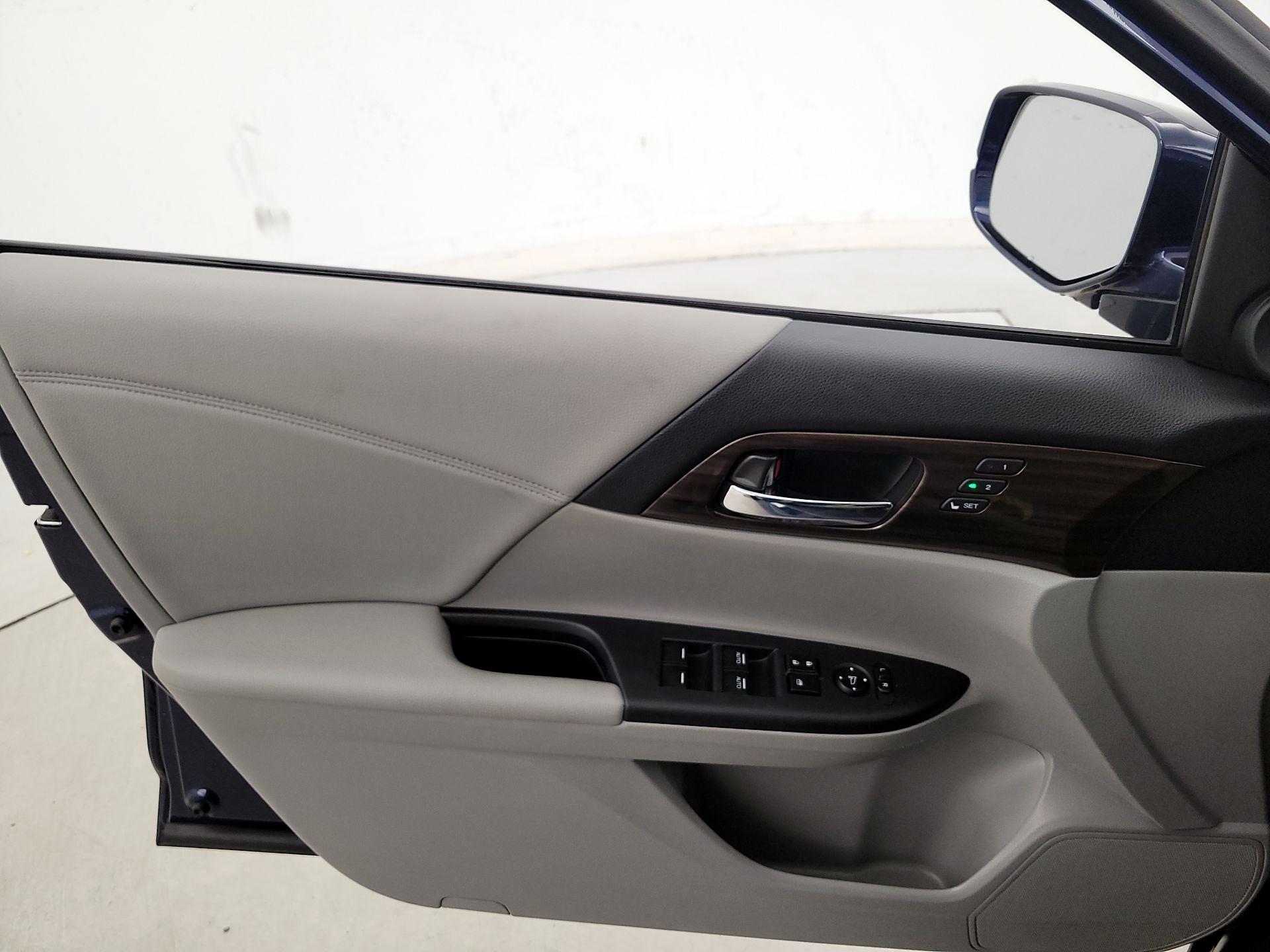 Thumbnail: 2017 Honda Accord - 12