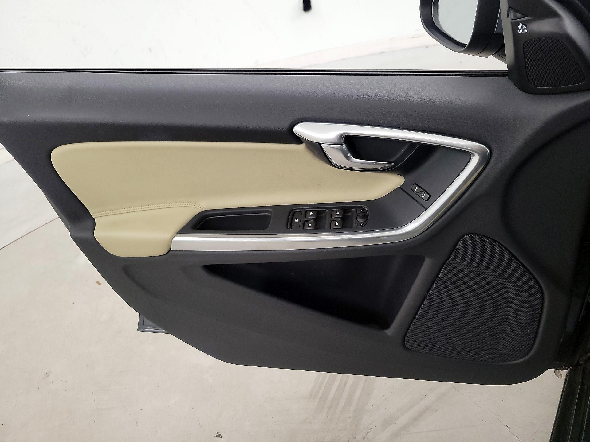 Thumbnail: 2017 Volvo S60 - 12