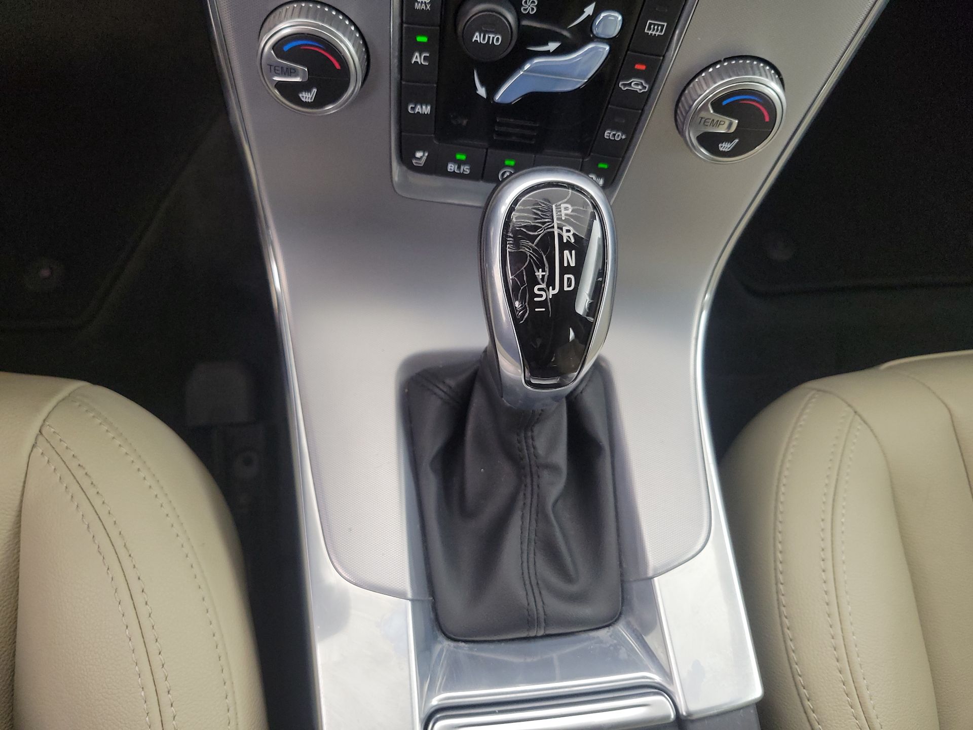 Thumbnail: 2017 Volvo S60 - 17