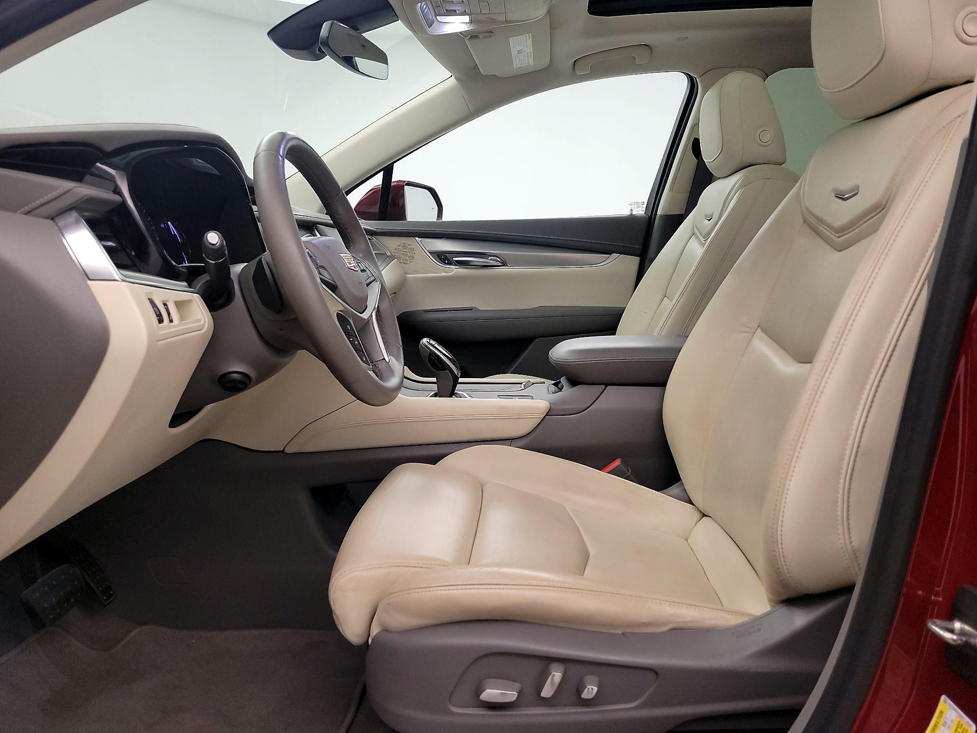 Thumbnail: 2017 Cadillac XT5 - 11