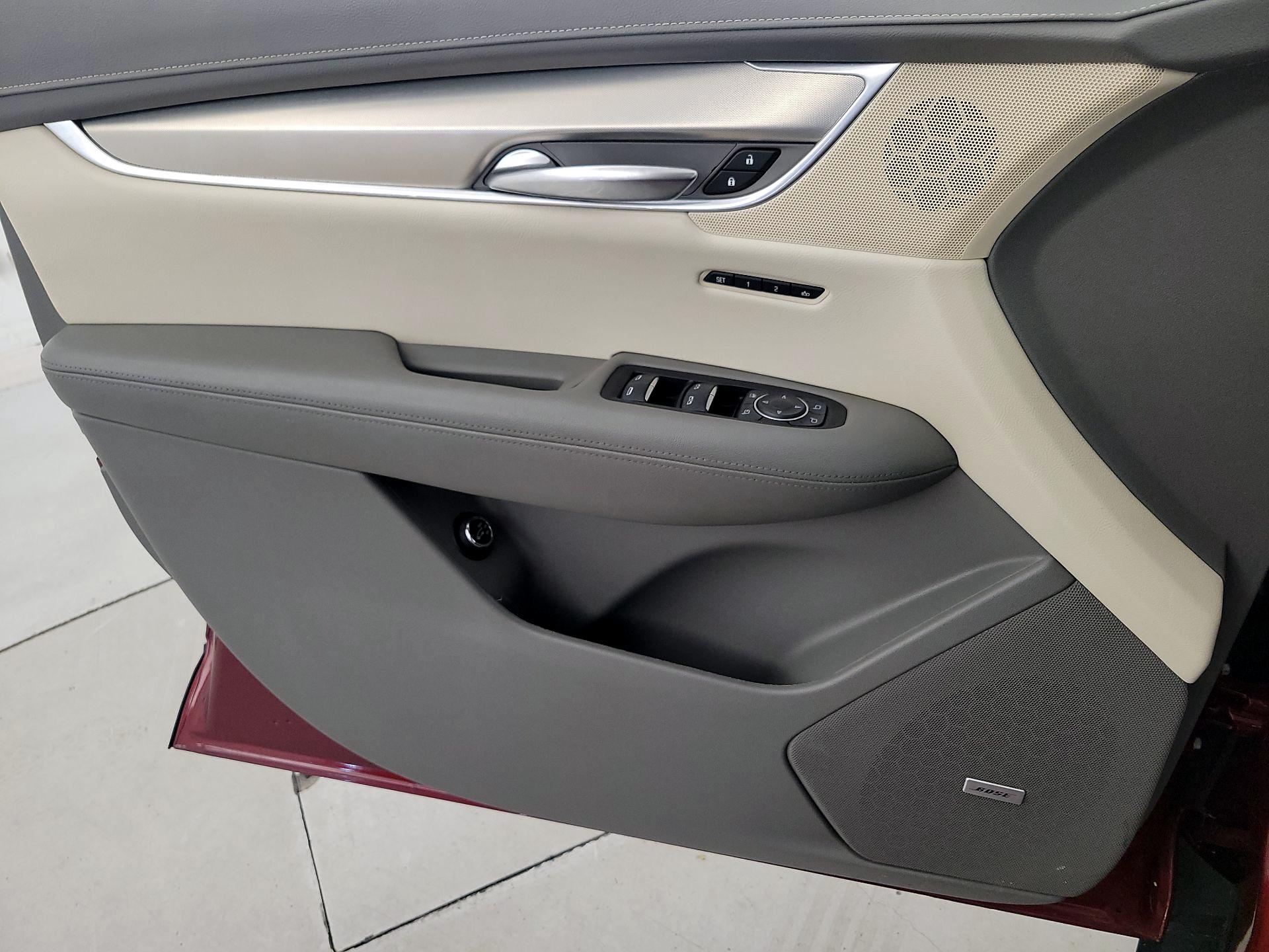 Thumbnail: 2017 Cadillac XT5 - 12