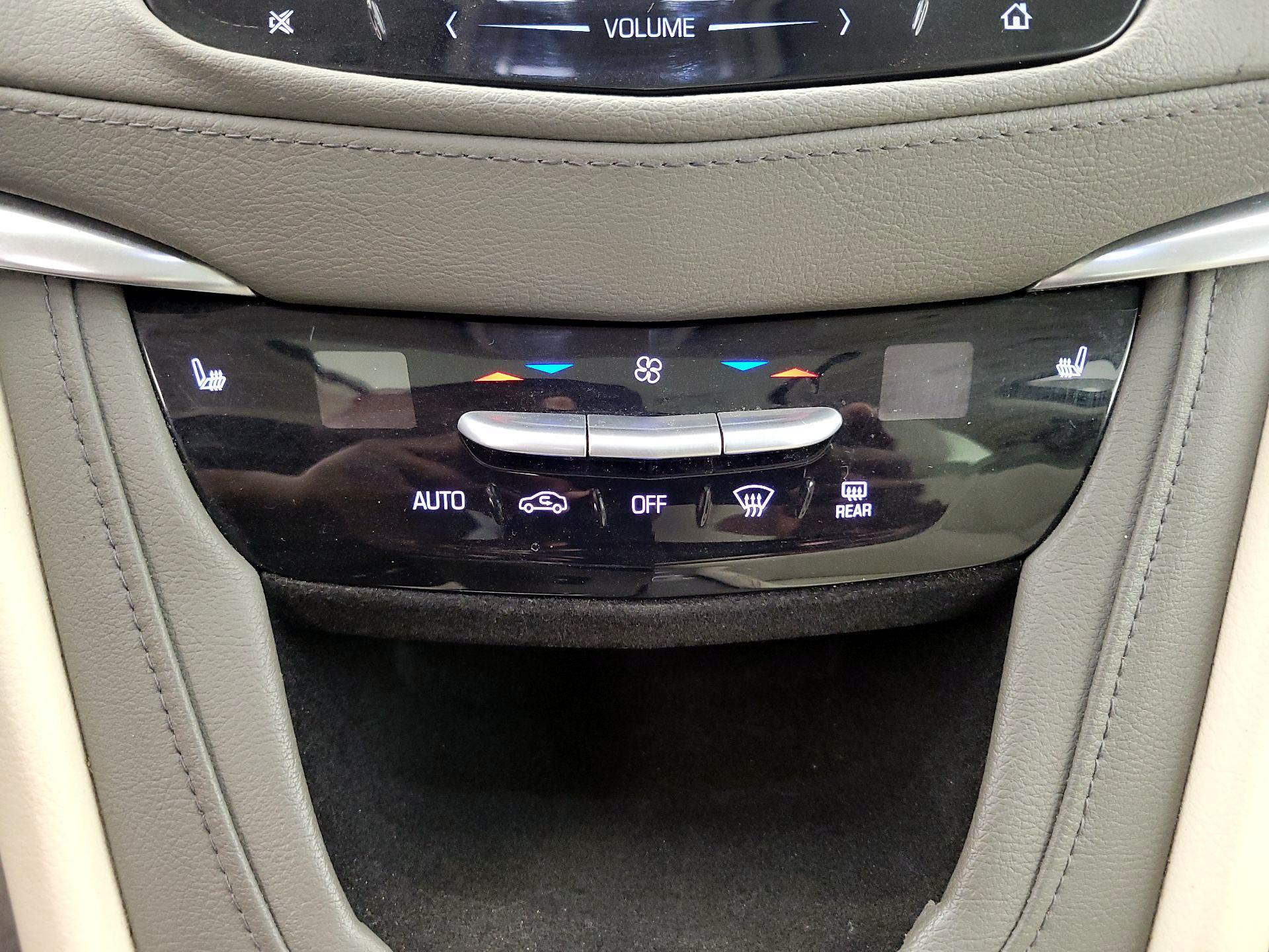 Thumbnail: 2017 Cadillac XT5 - 17