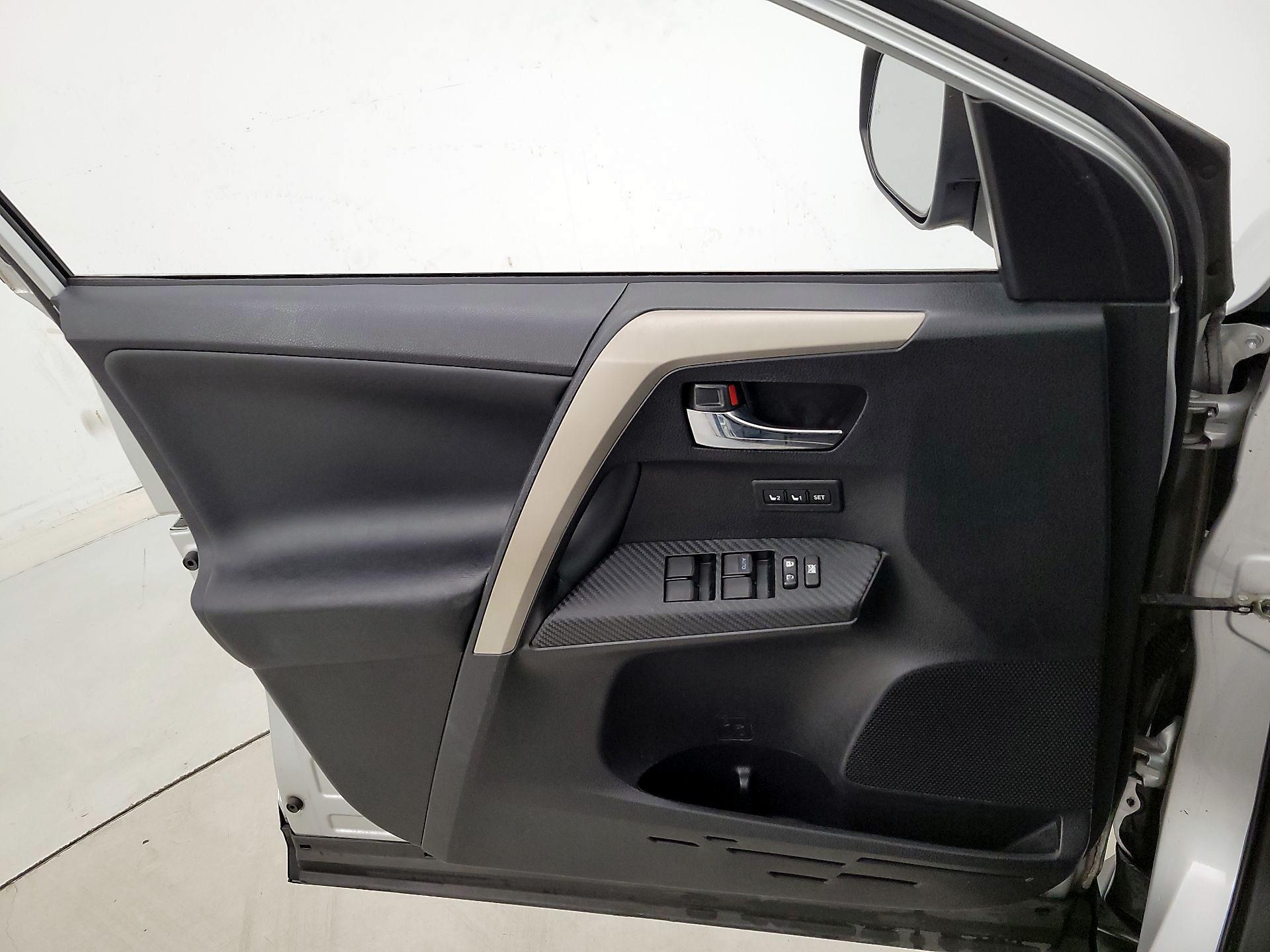 Thumbnail: 2015 Toyota RAV4 - 12