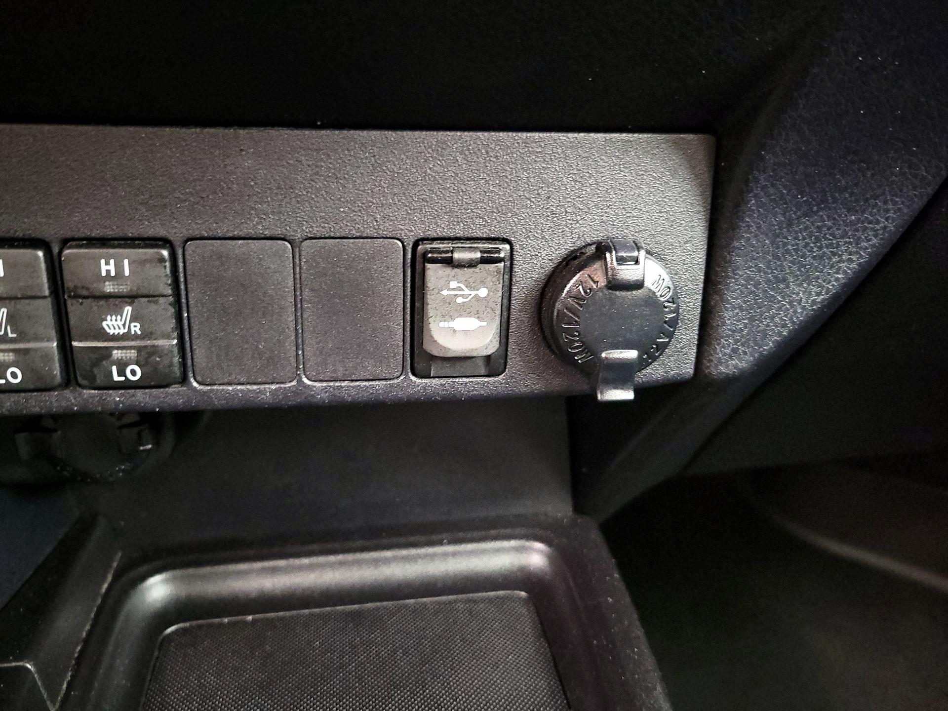 Thumbnail: 2015 Toyota RAV4 - 19