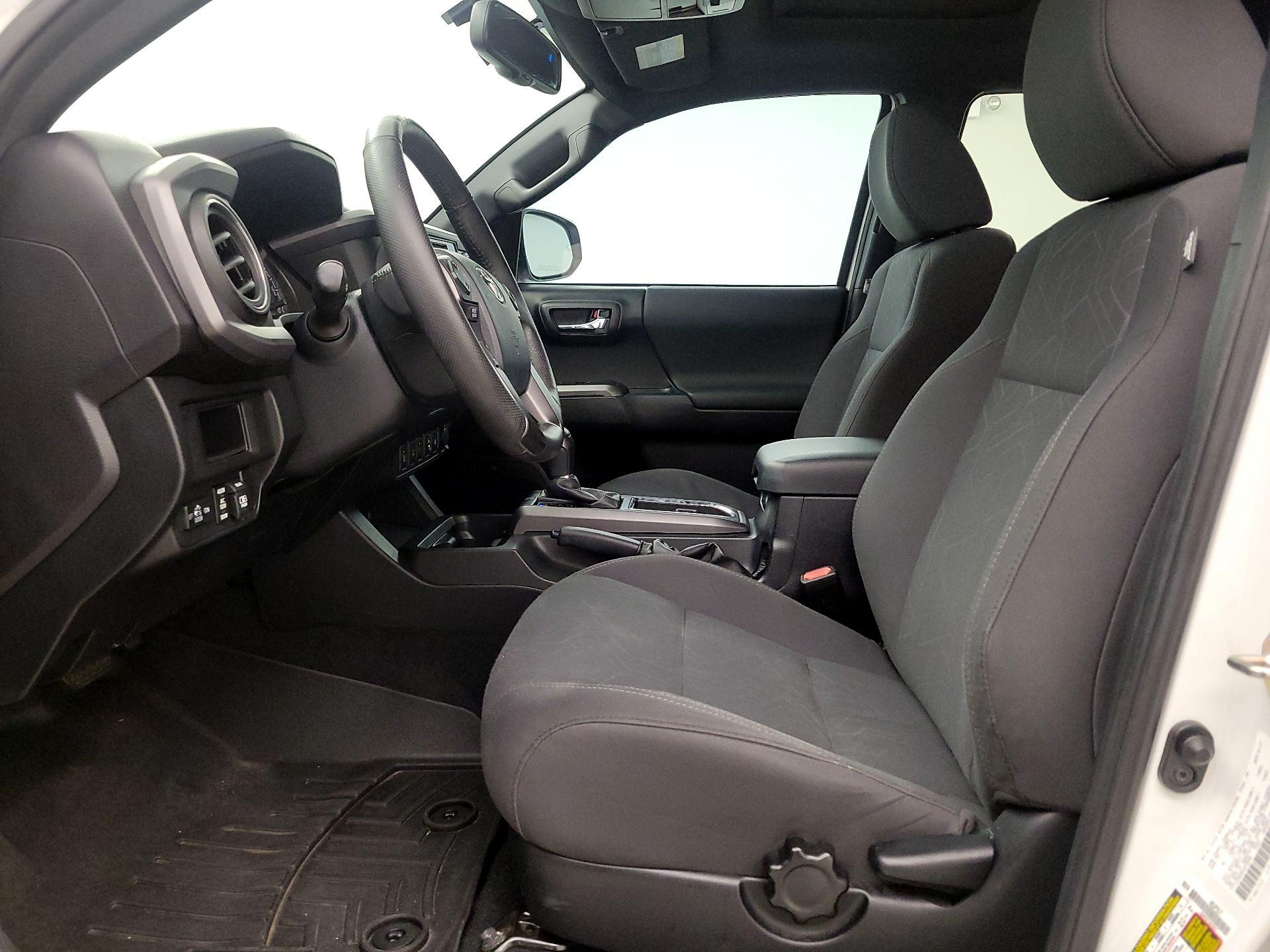 Thumbnail: 2017 Toyota Tacoma - 11