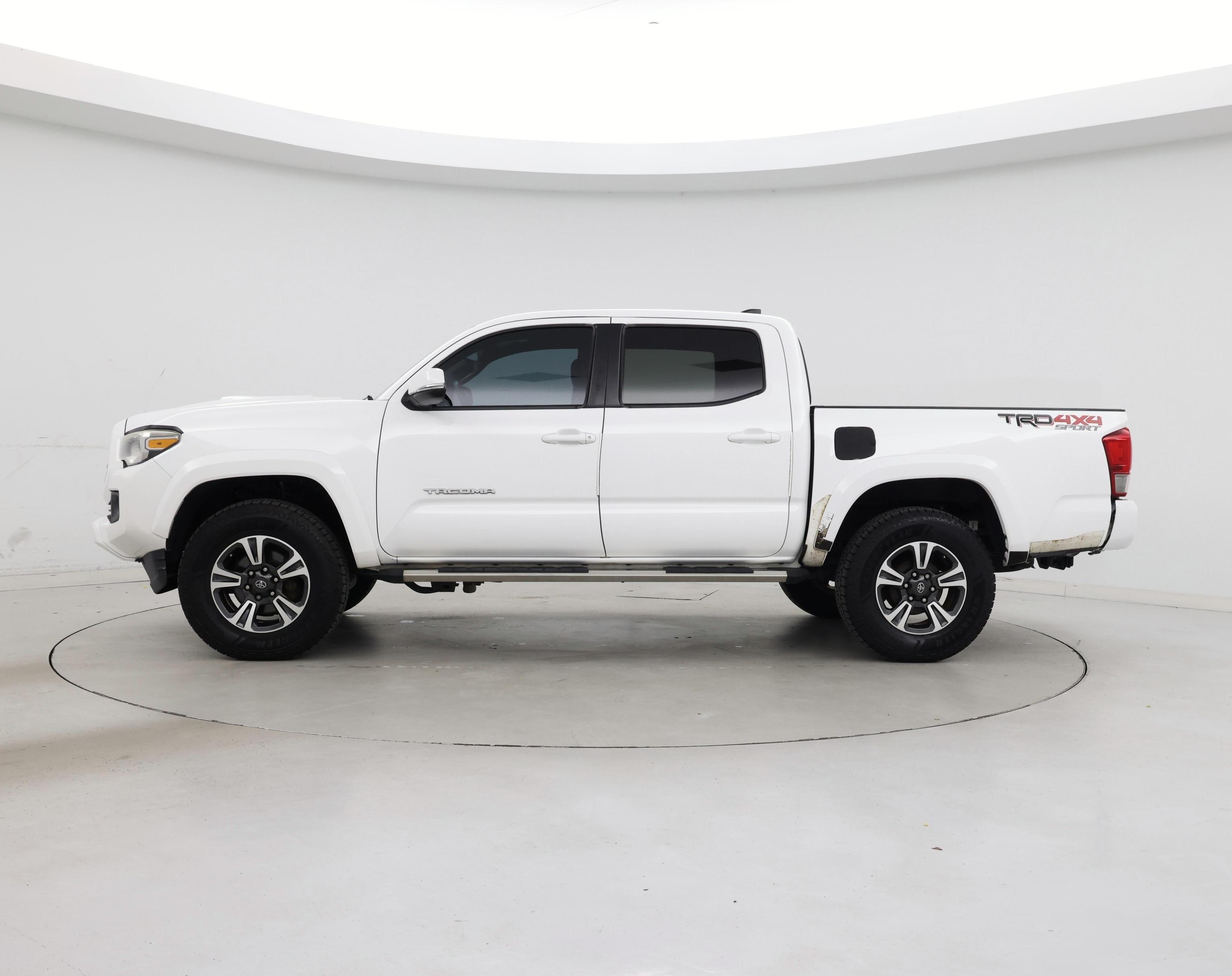 Thumbnail: 2017 Toyota Tacoma - 3