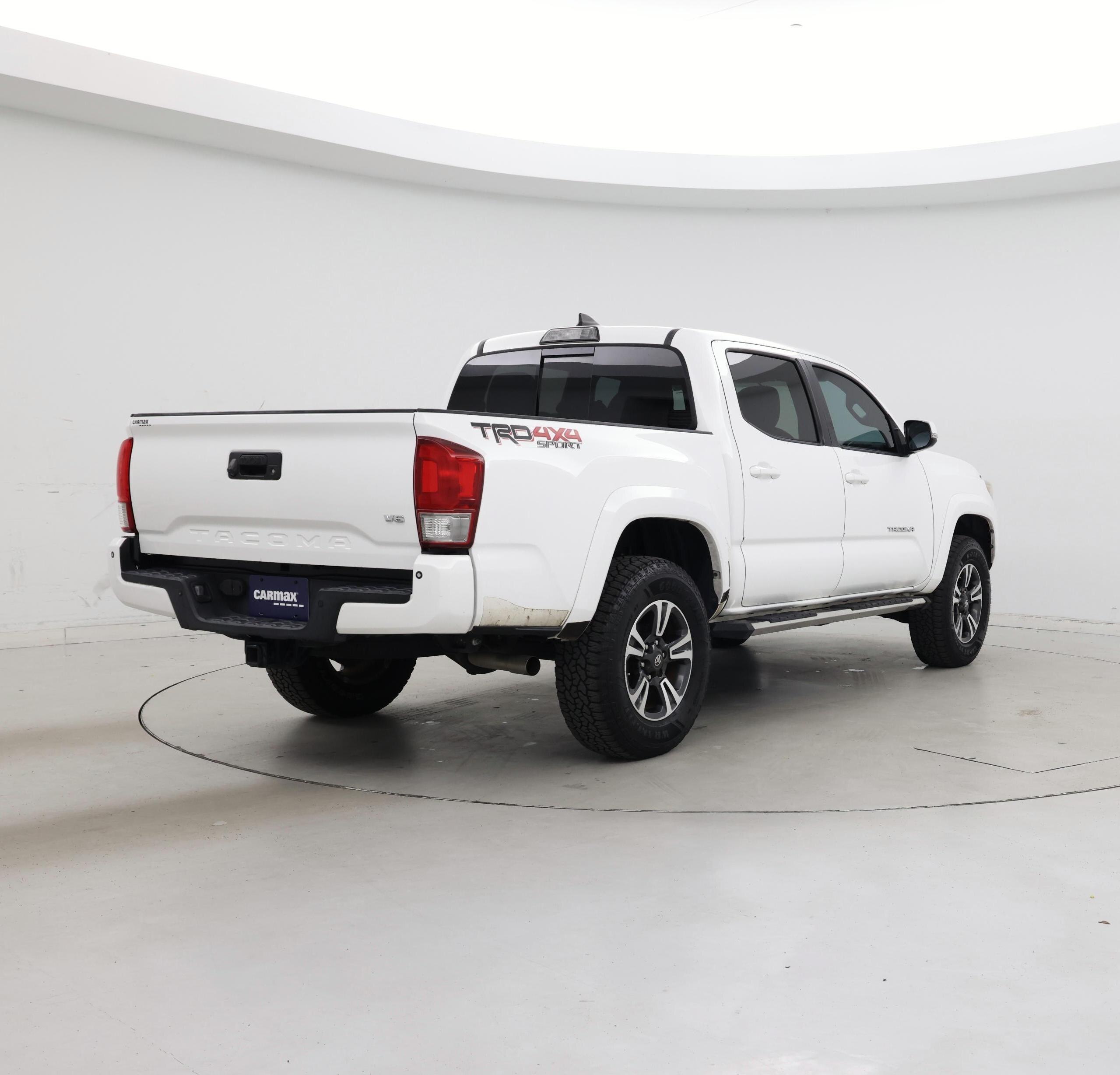 Thumbnail: 2017 Toyota Tacoma - 8