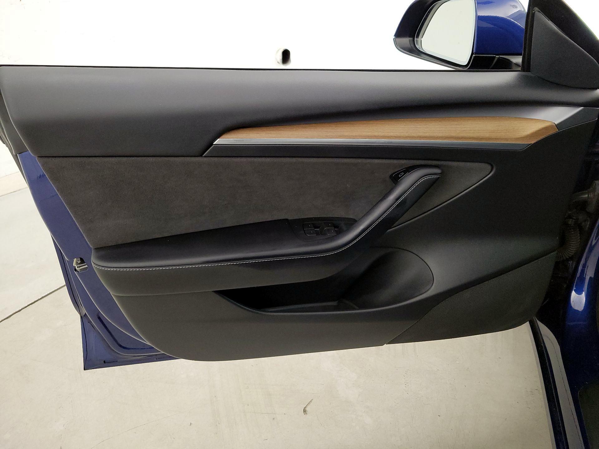 Thumbnail: 2021 Tesla Model 3 - 12