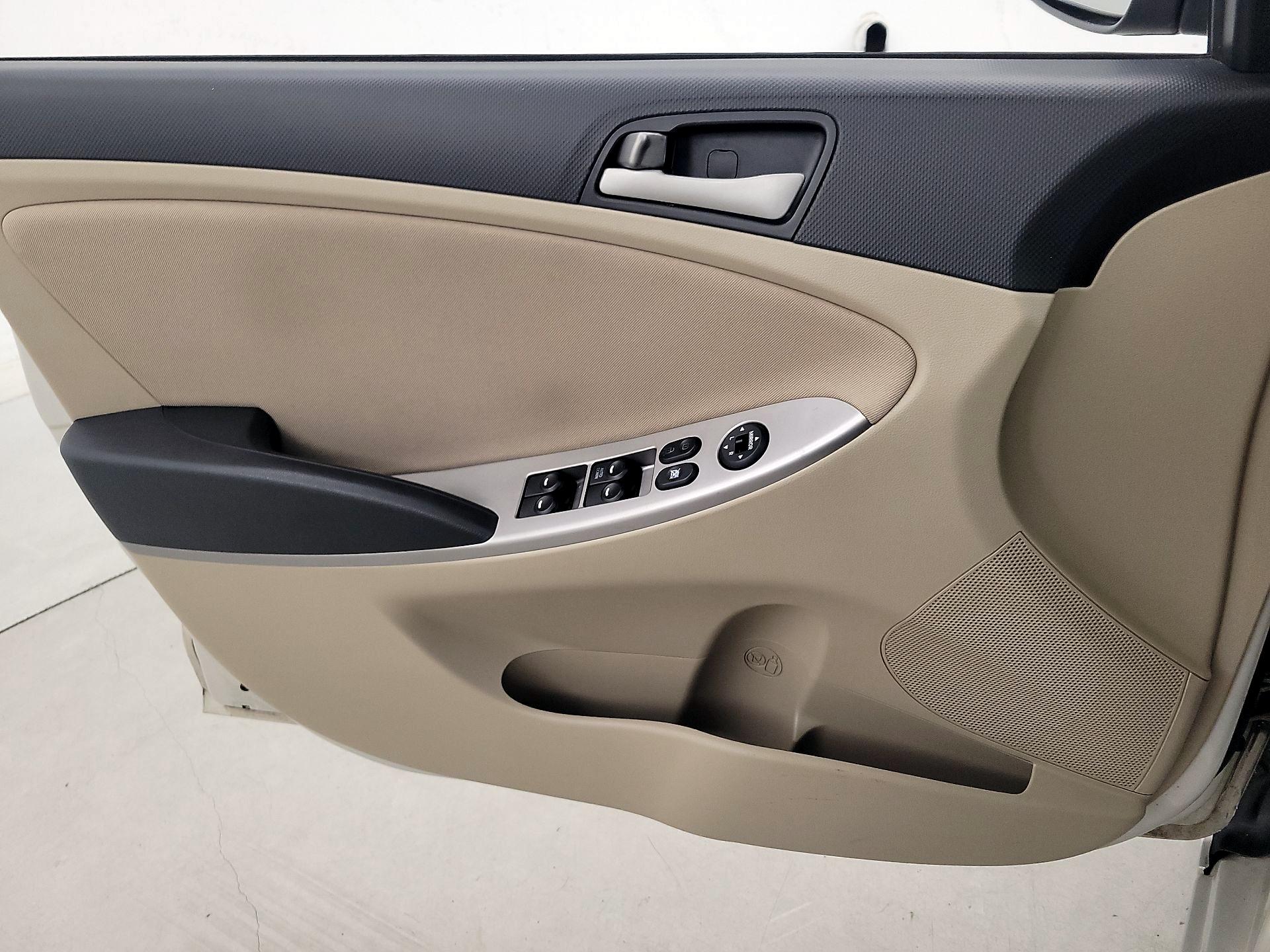 Thumbnail: 2016 Hyundai Accent - 12