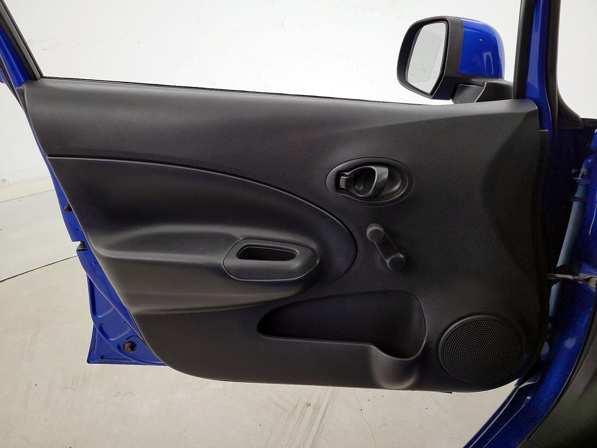 Thumbnail: 2014 Nissan Versa Note - 12