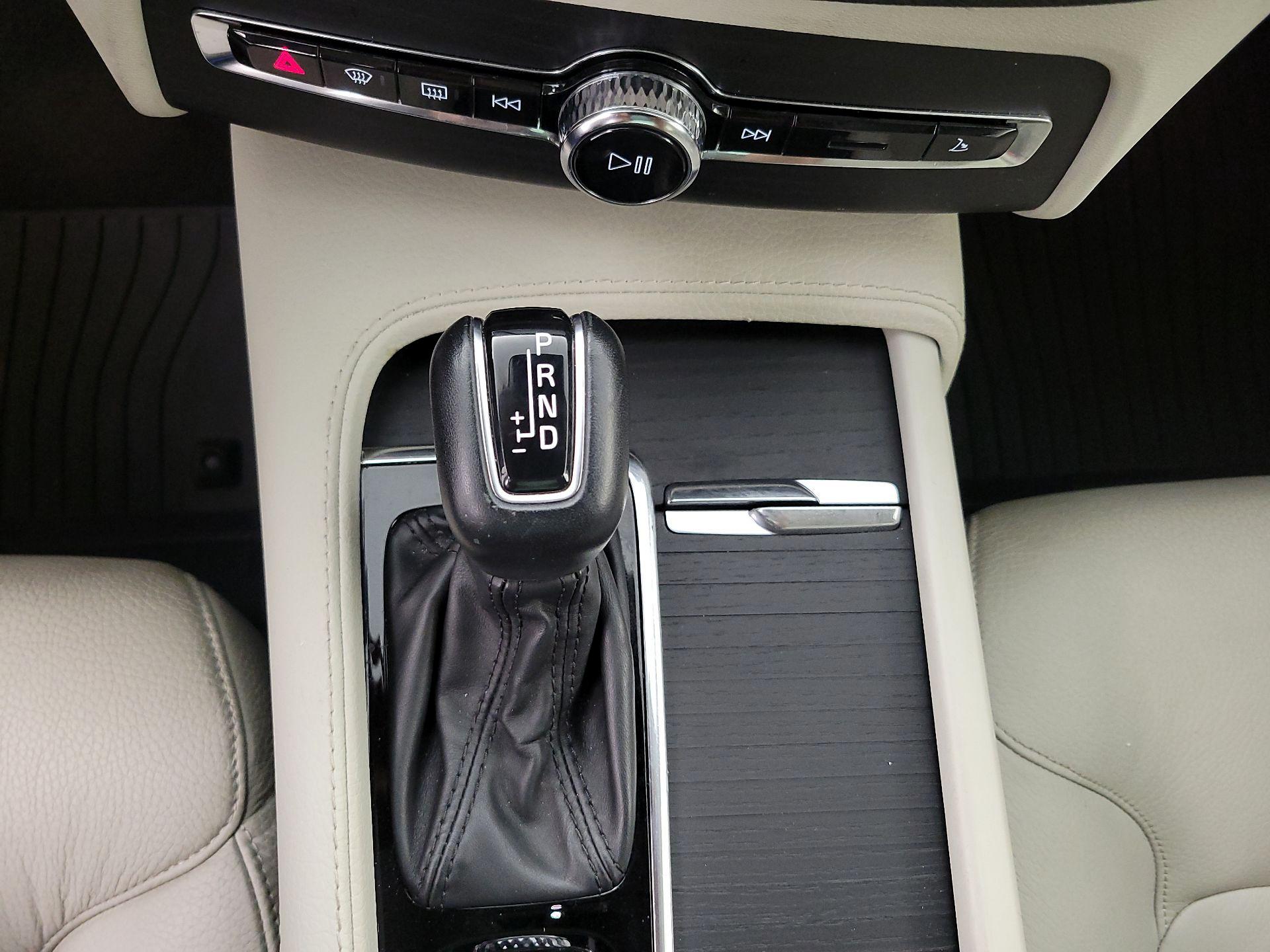 Thumbnail: 2020 Volvo XC90 - 18