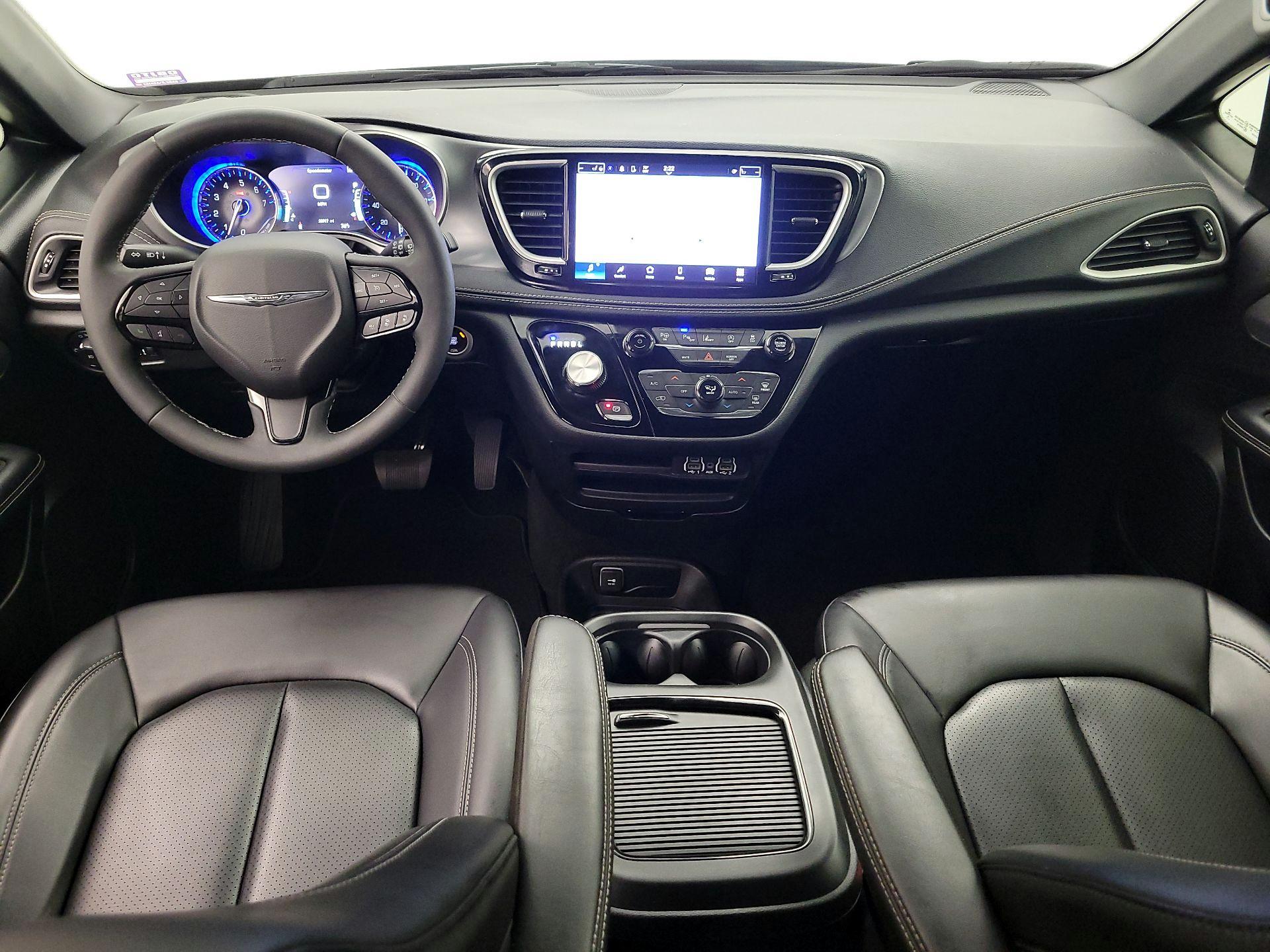 Thumbnail: 2023 Chrysler Pacifica - 9