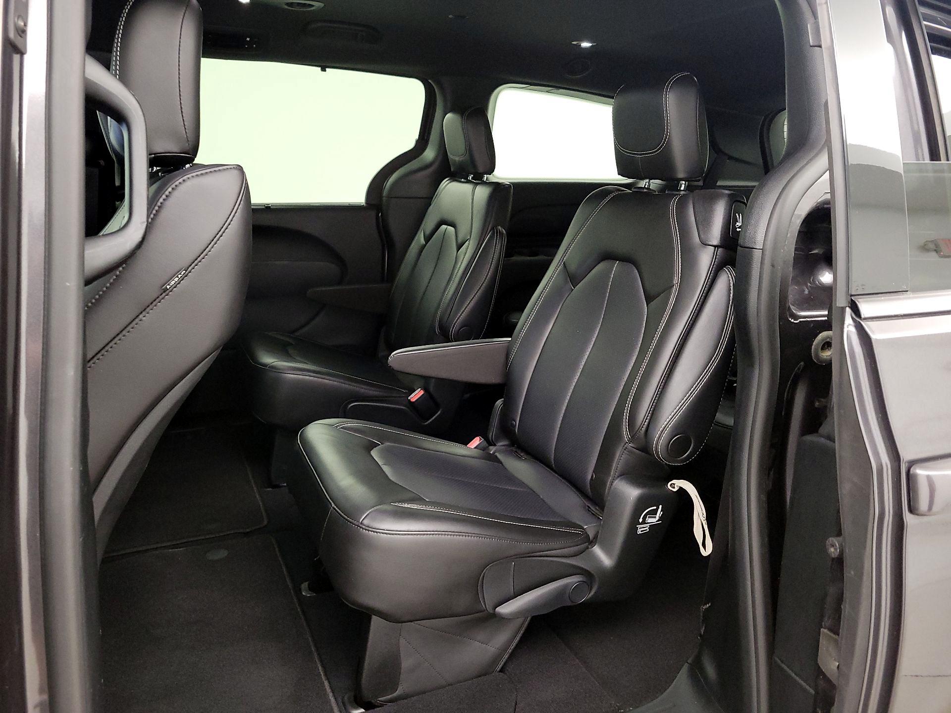 Thumbnail: 2023 Chrysler Pacifica - 19