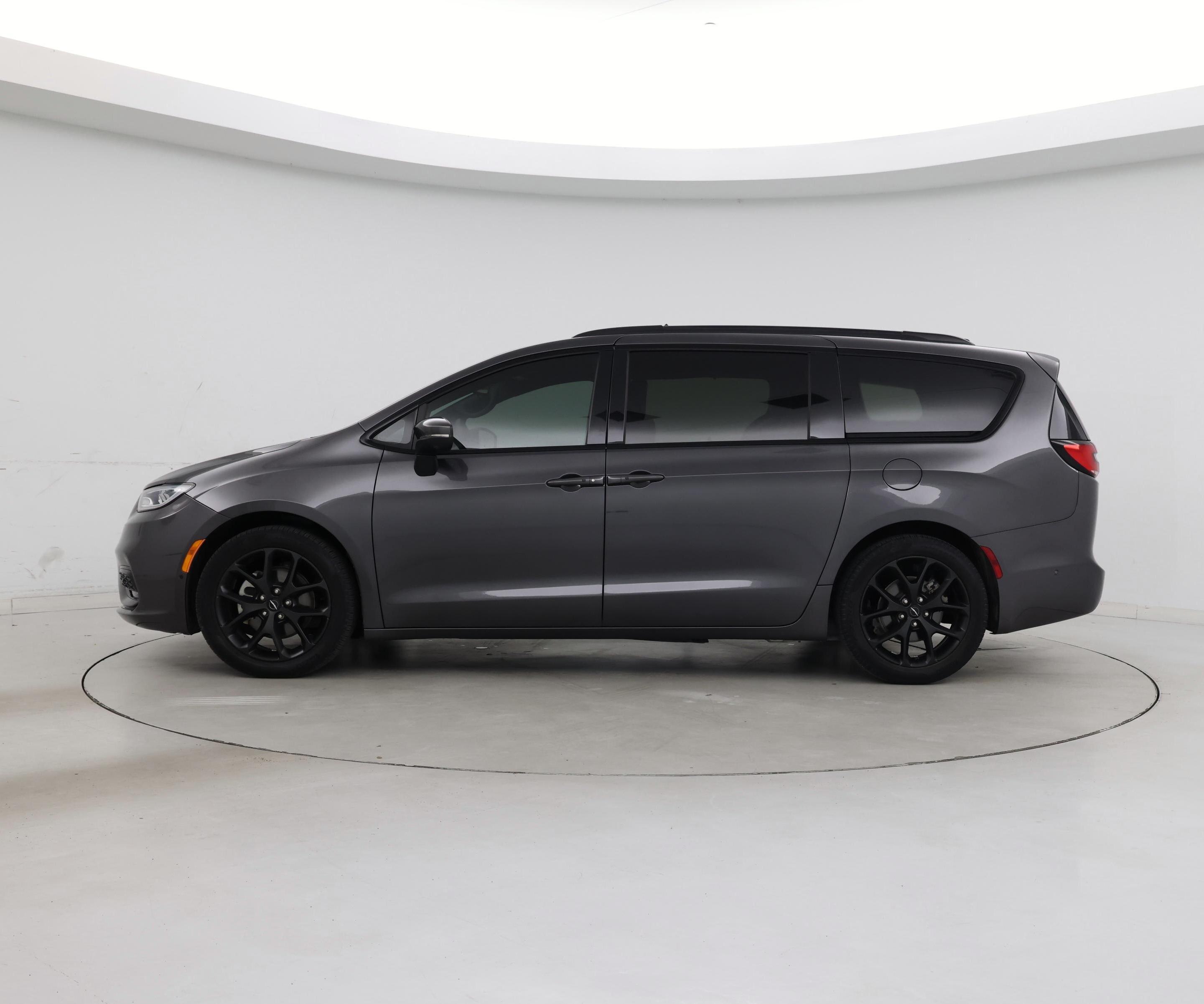 Thumbnail: 2023 Chrysler Pacifica - 3
