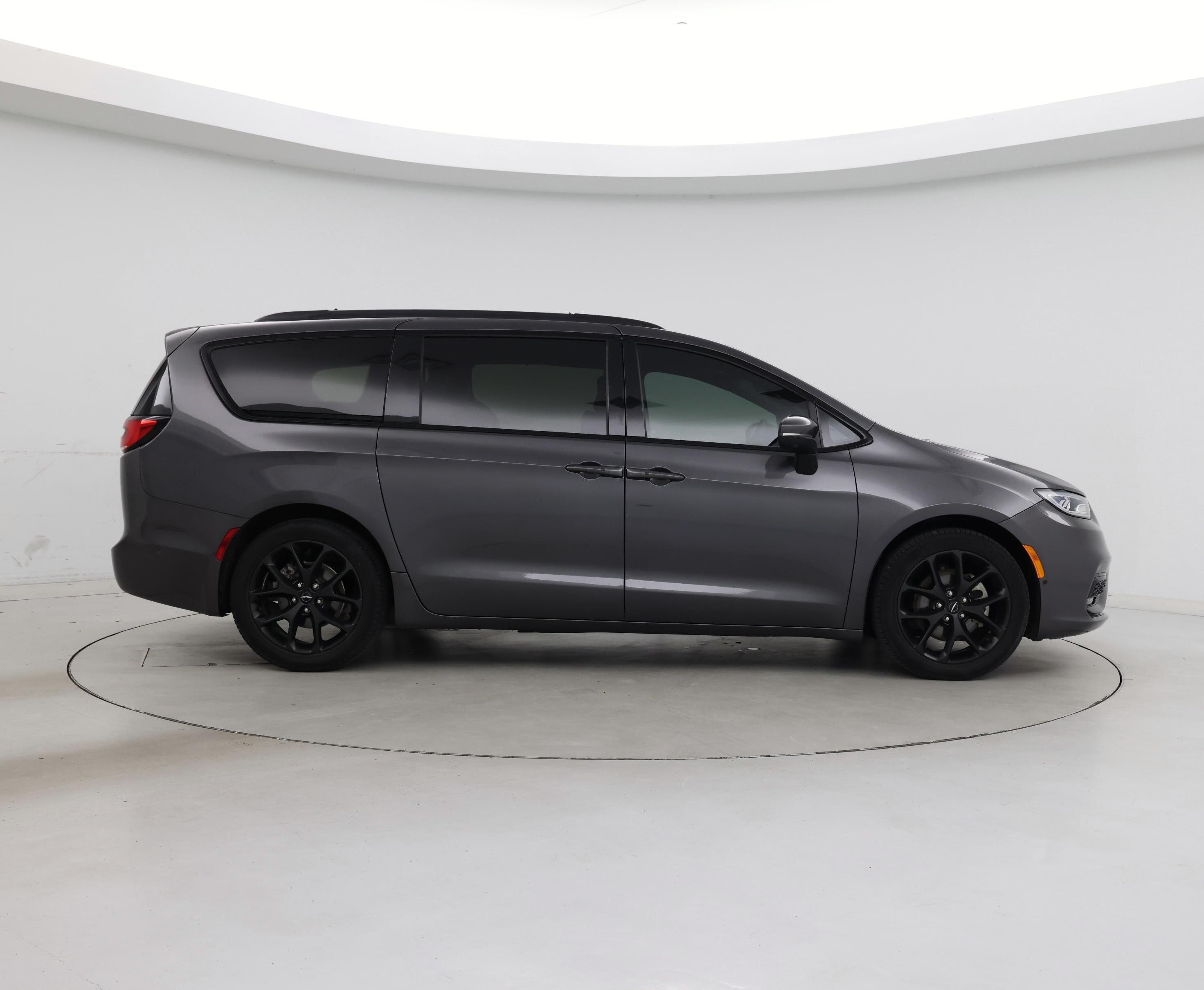 Thumbnail: 2023 Chrysler Pacifica - 7