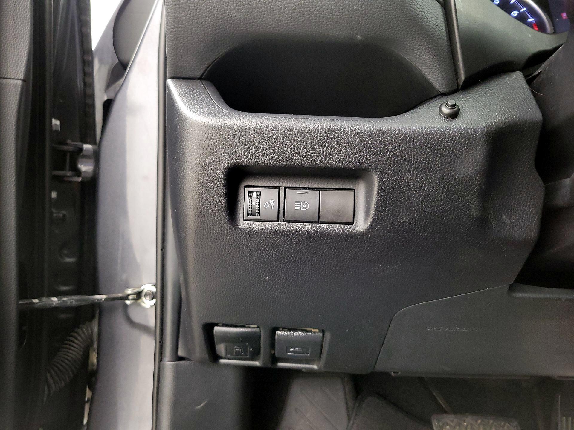 Thumbnail: 2019 Toyota RAV4 - 13