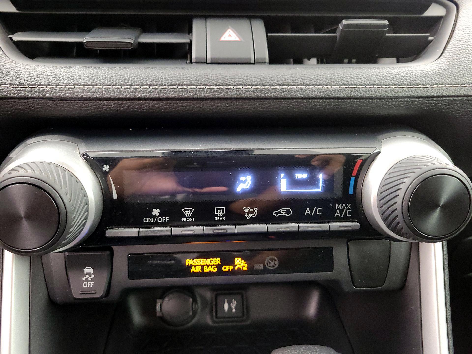 Thumbnail: 2019 Toyota RAV4 - 16