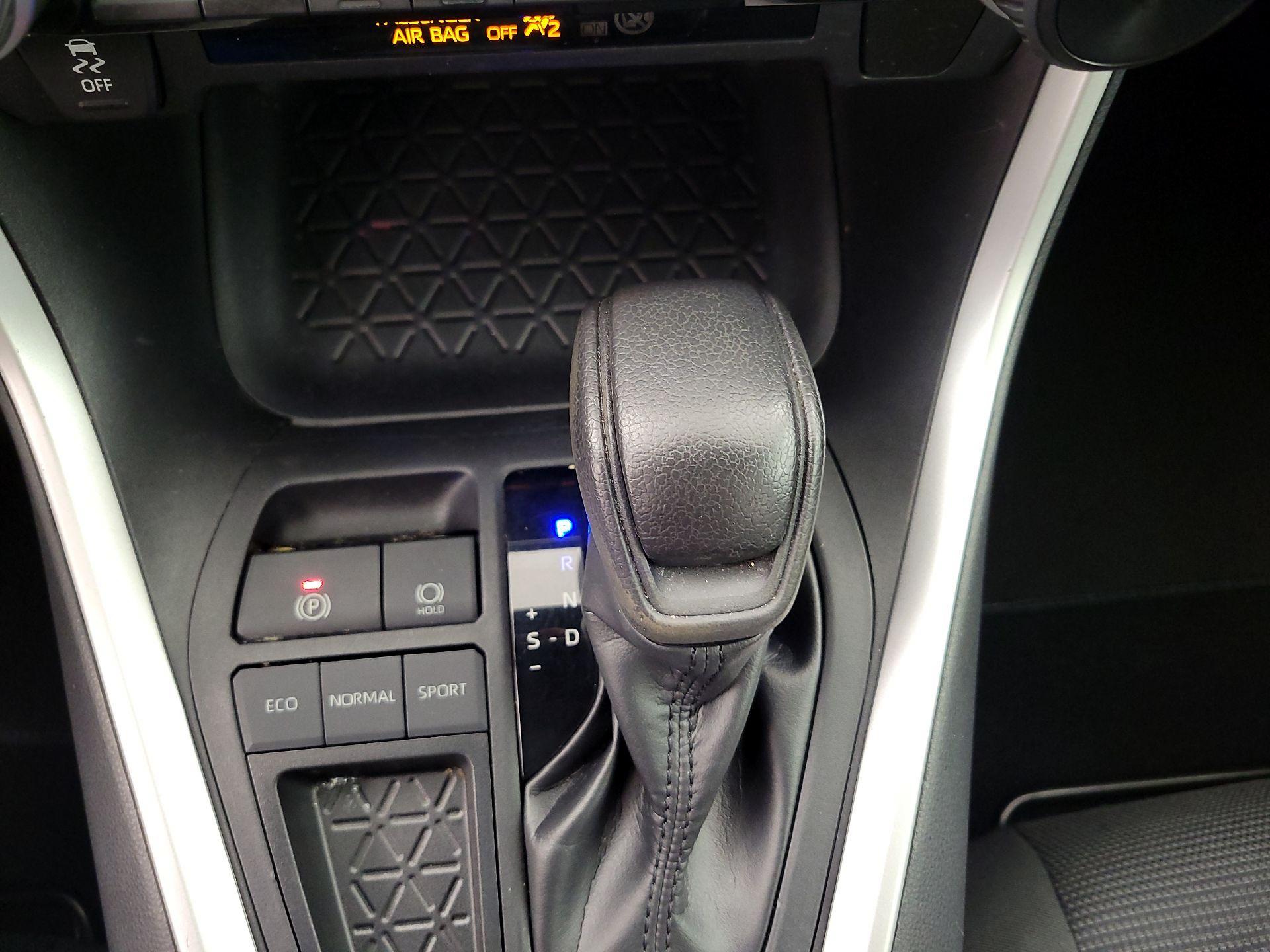 Thumbnail: 2019 Toyota RAV4 - 17