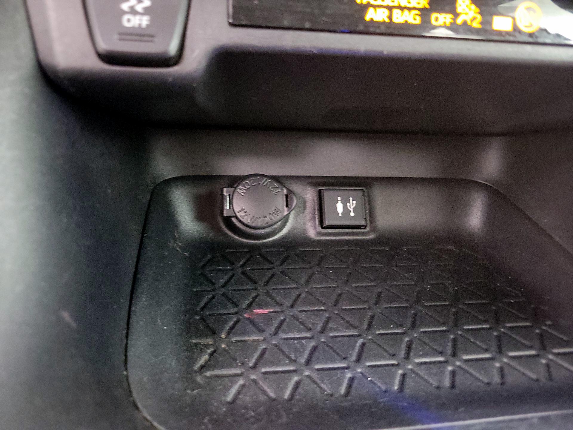 Thumbnail: 2019 Toyota RAV4 - 18