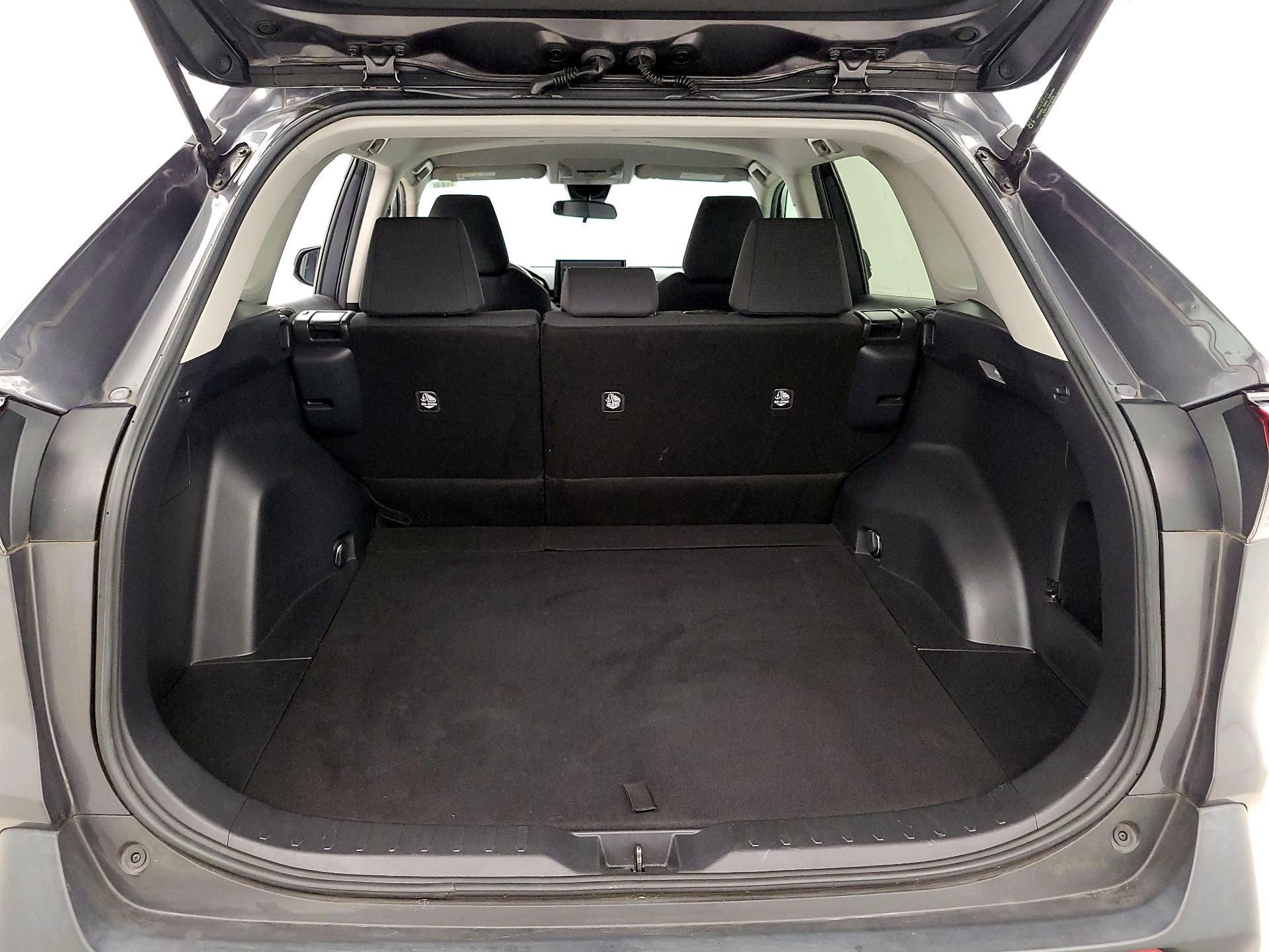 Thumbnail: 2019 Toyota RAV4 - 20